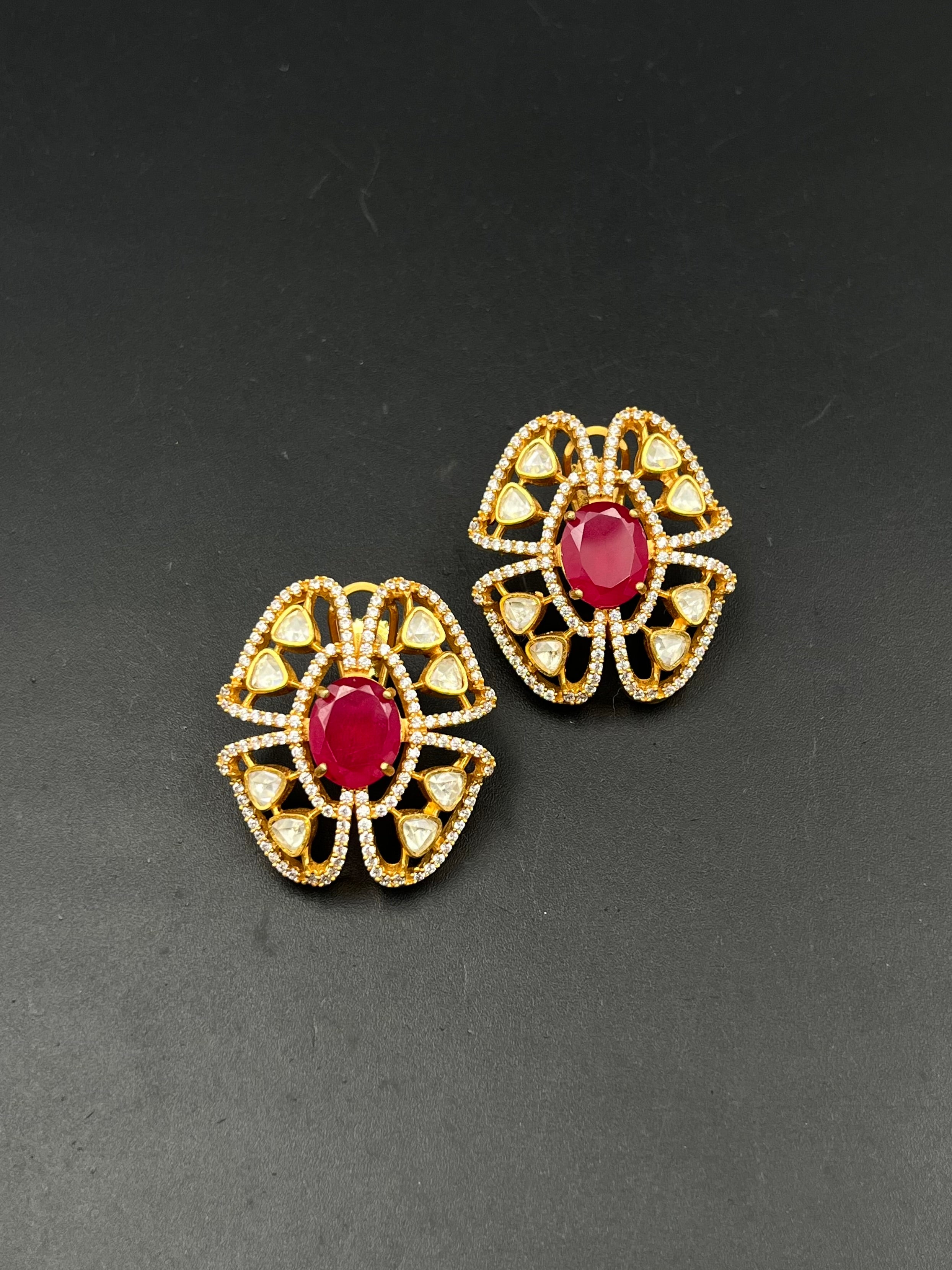 INYA EARRING