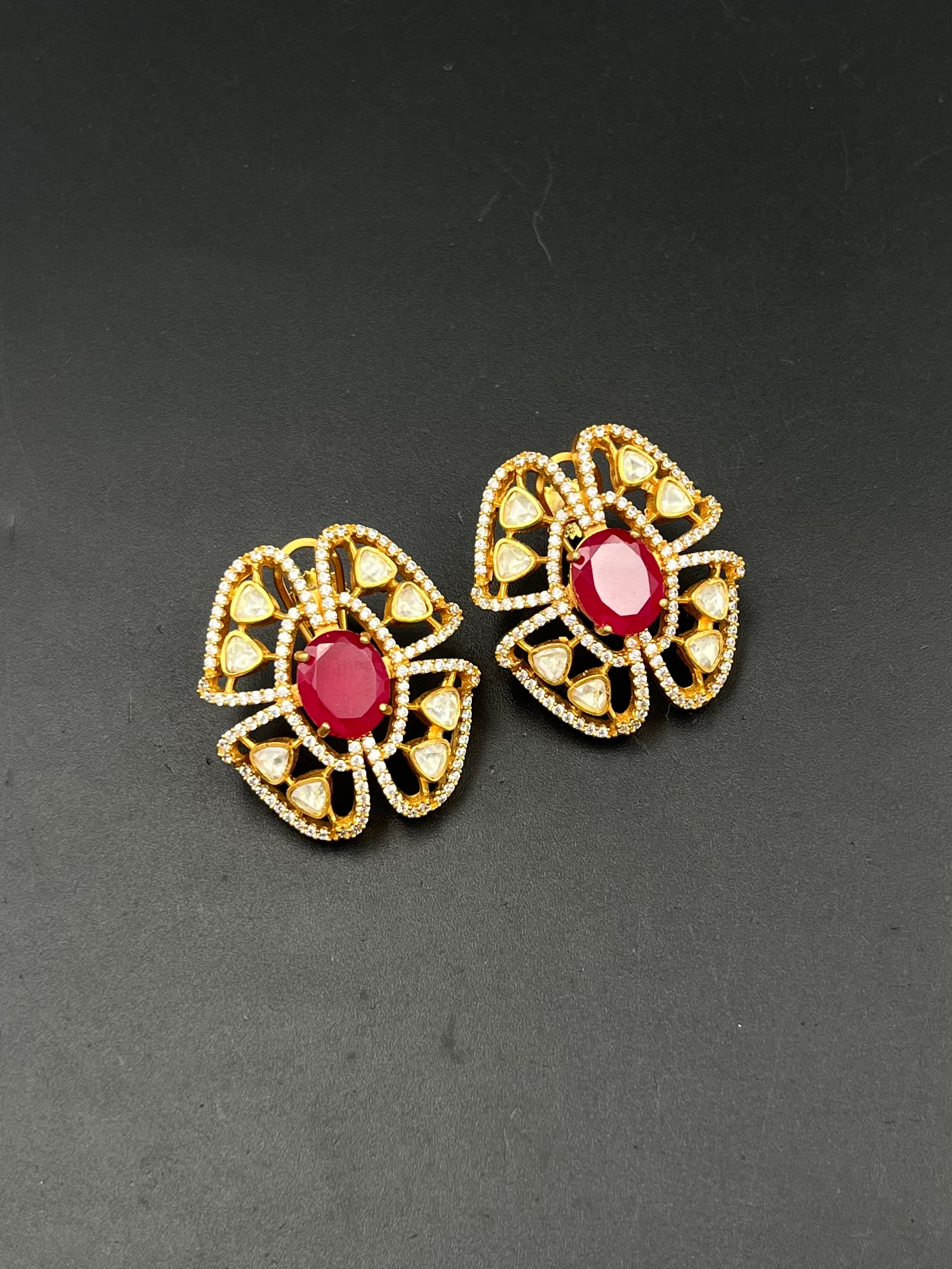 INYA EARRING