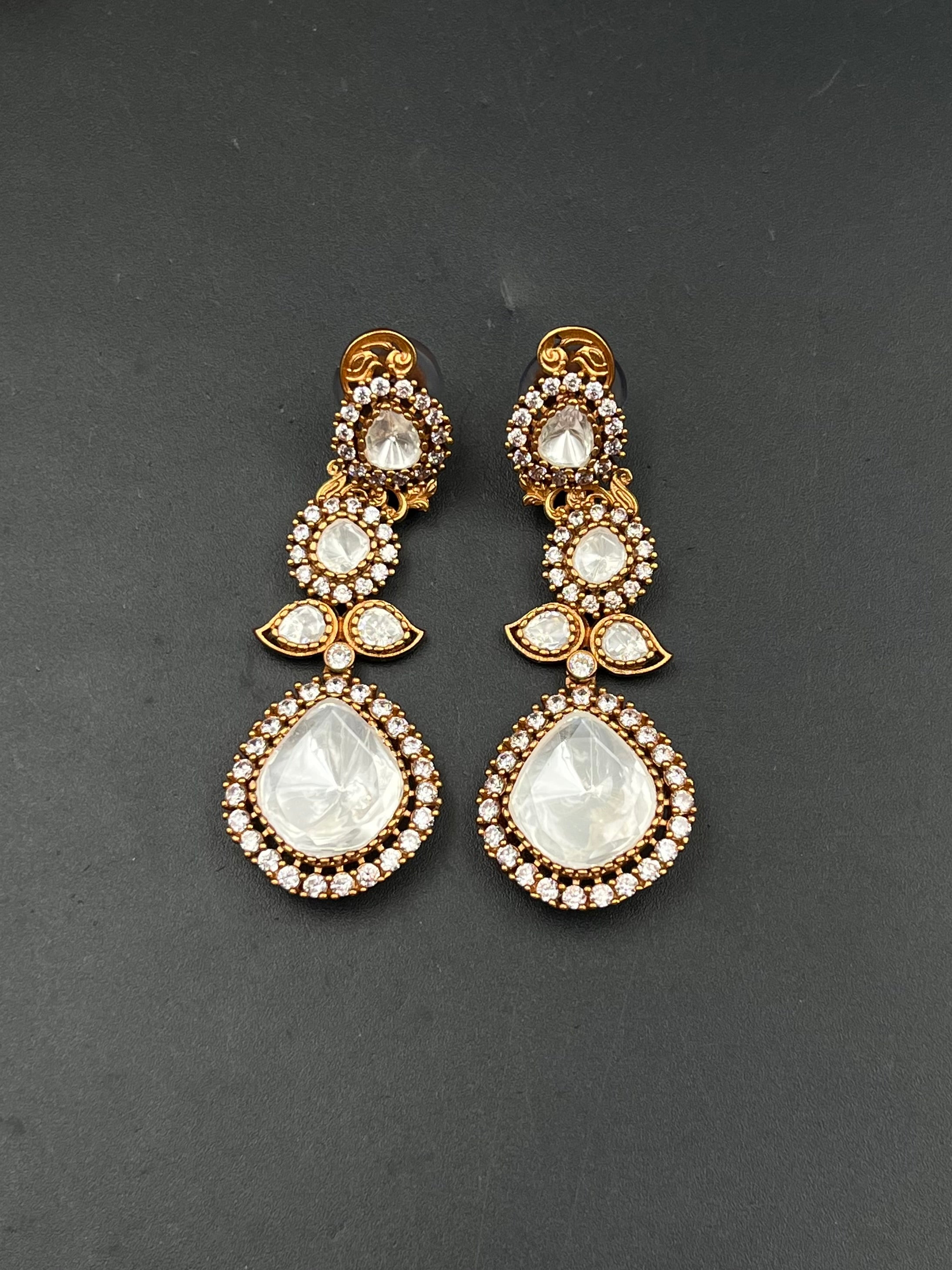 LINA EARRING