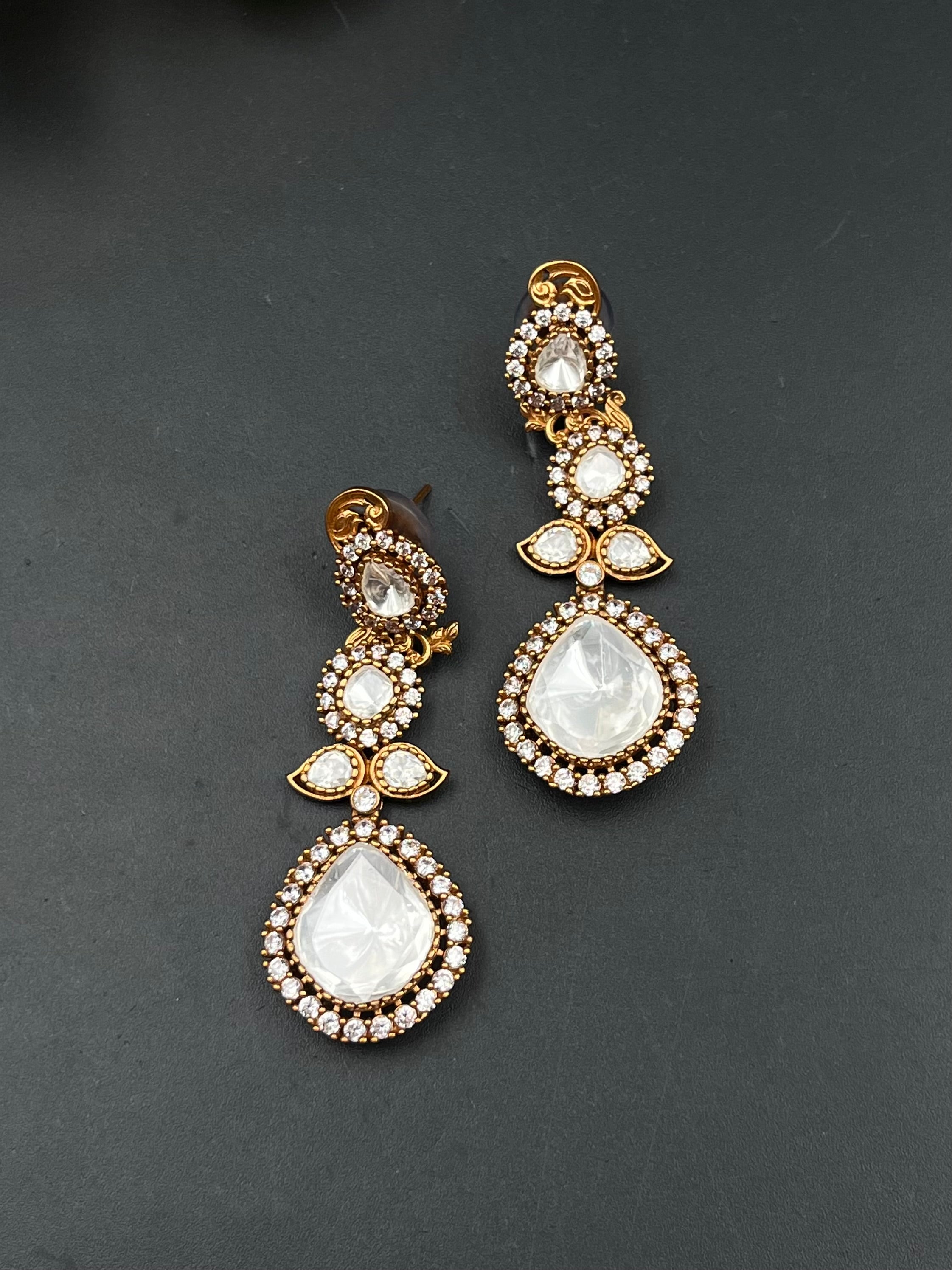 LINA EARRING