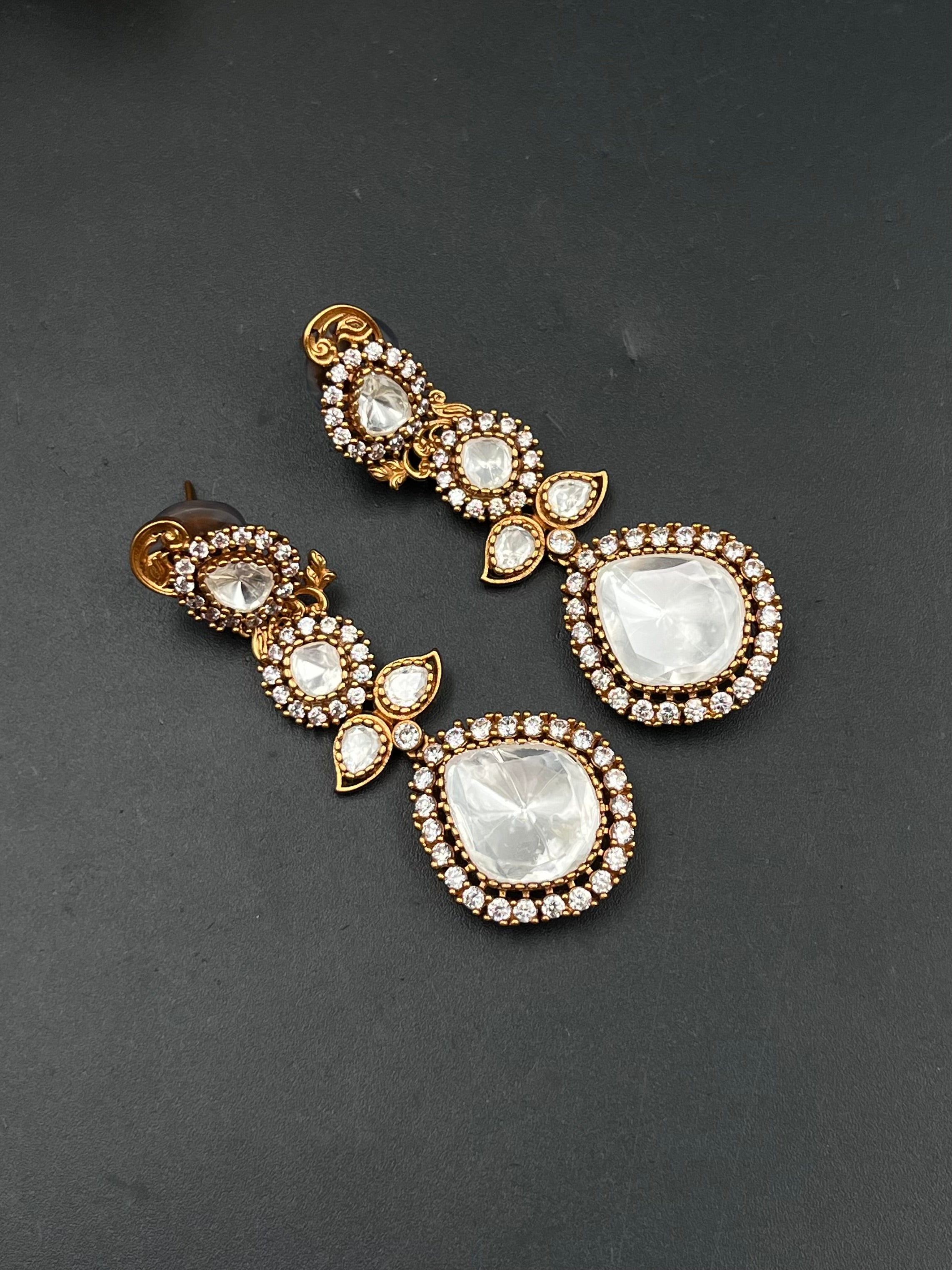 LINA EARRING