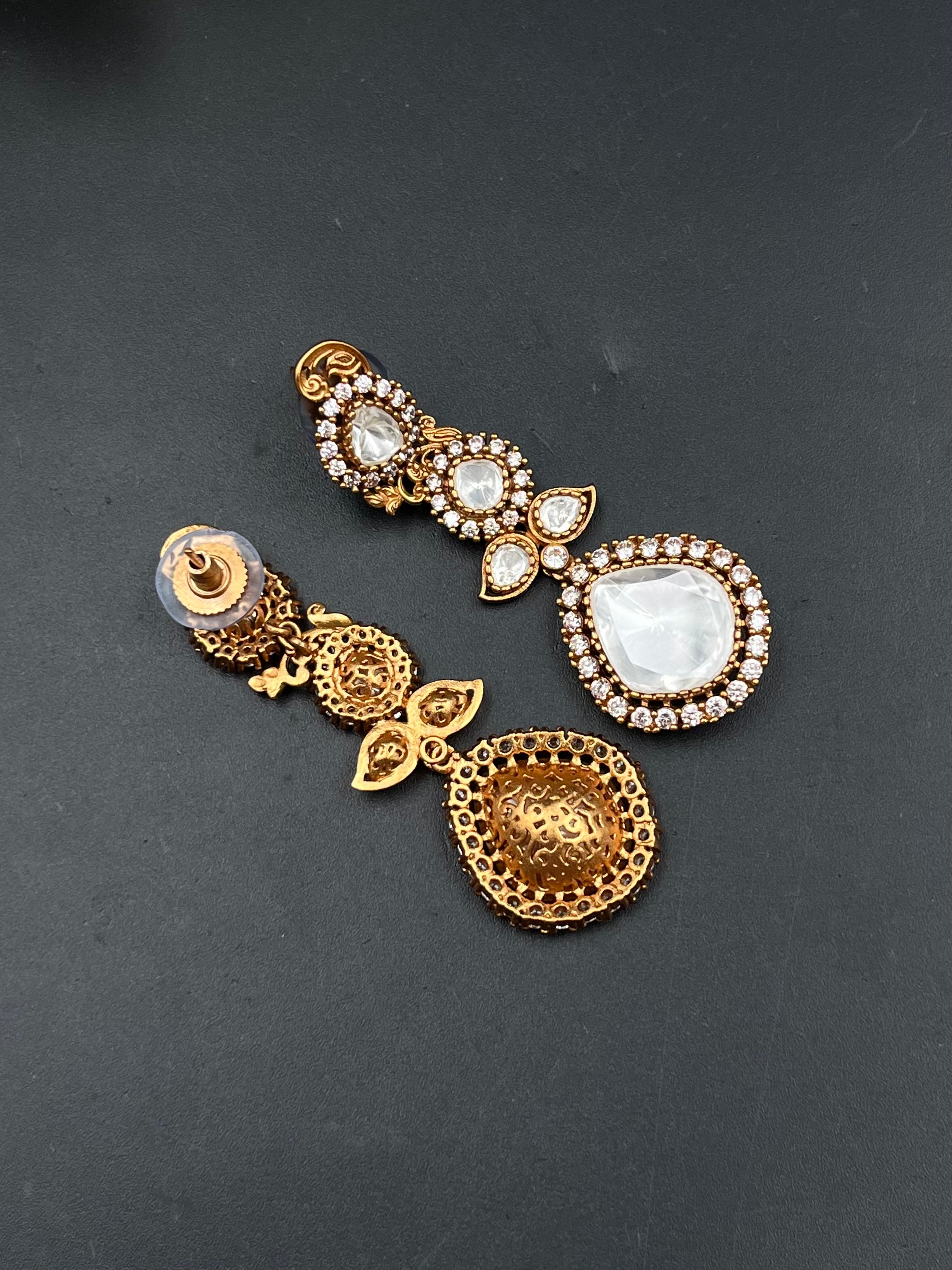 LINA EARRING