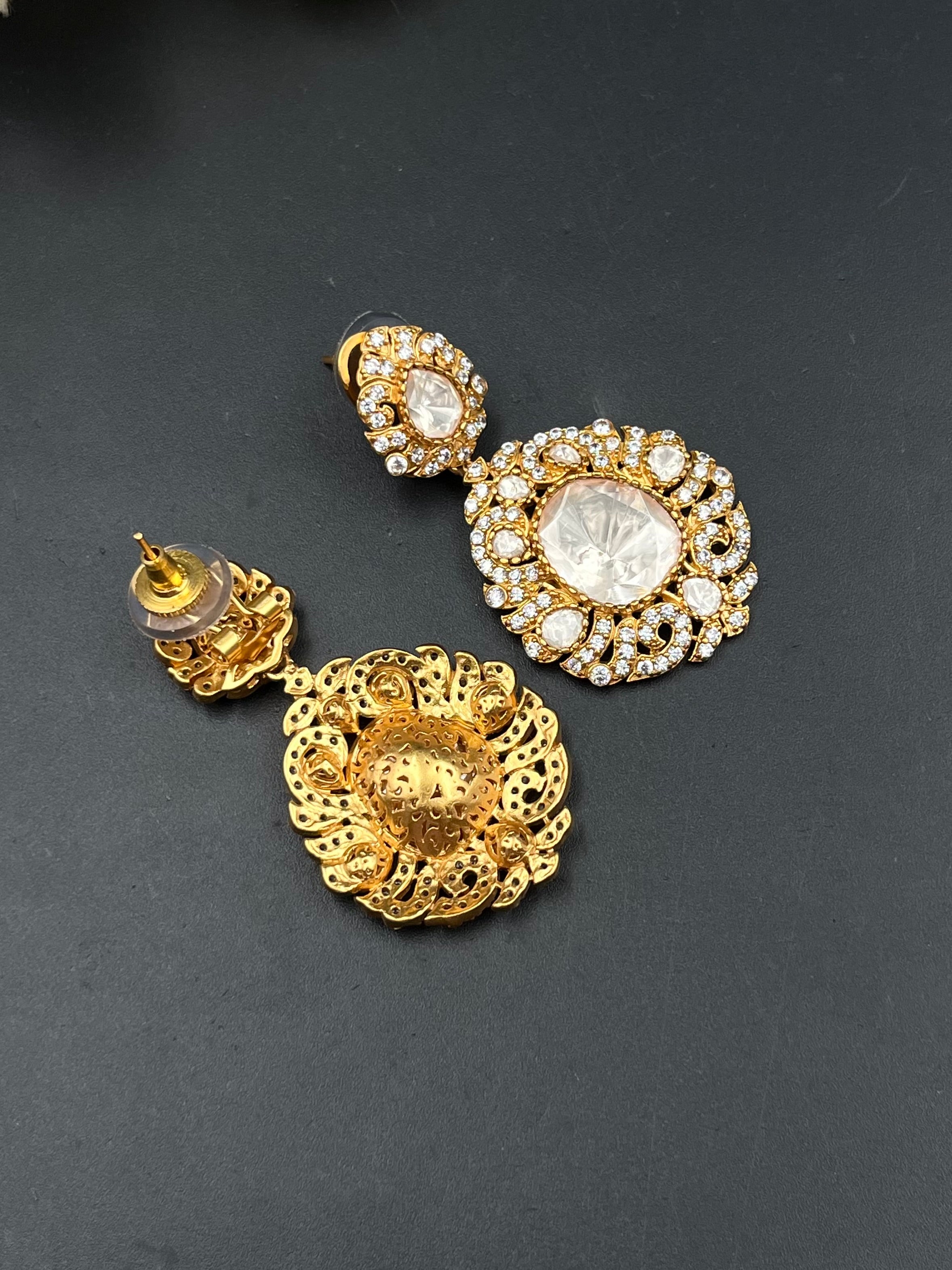 DAILA EARRING