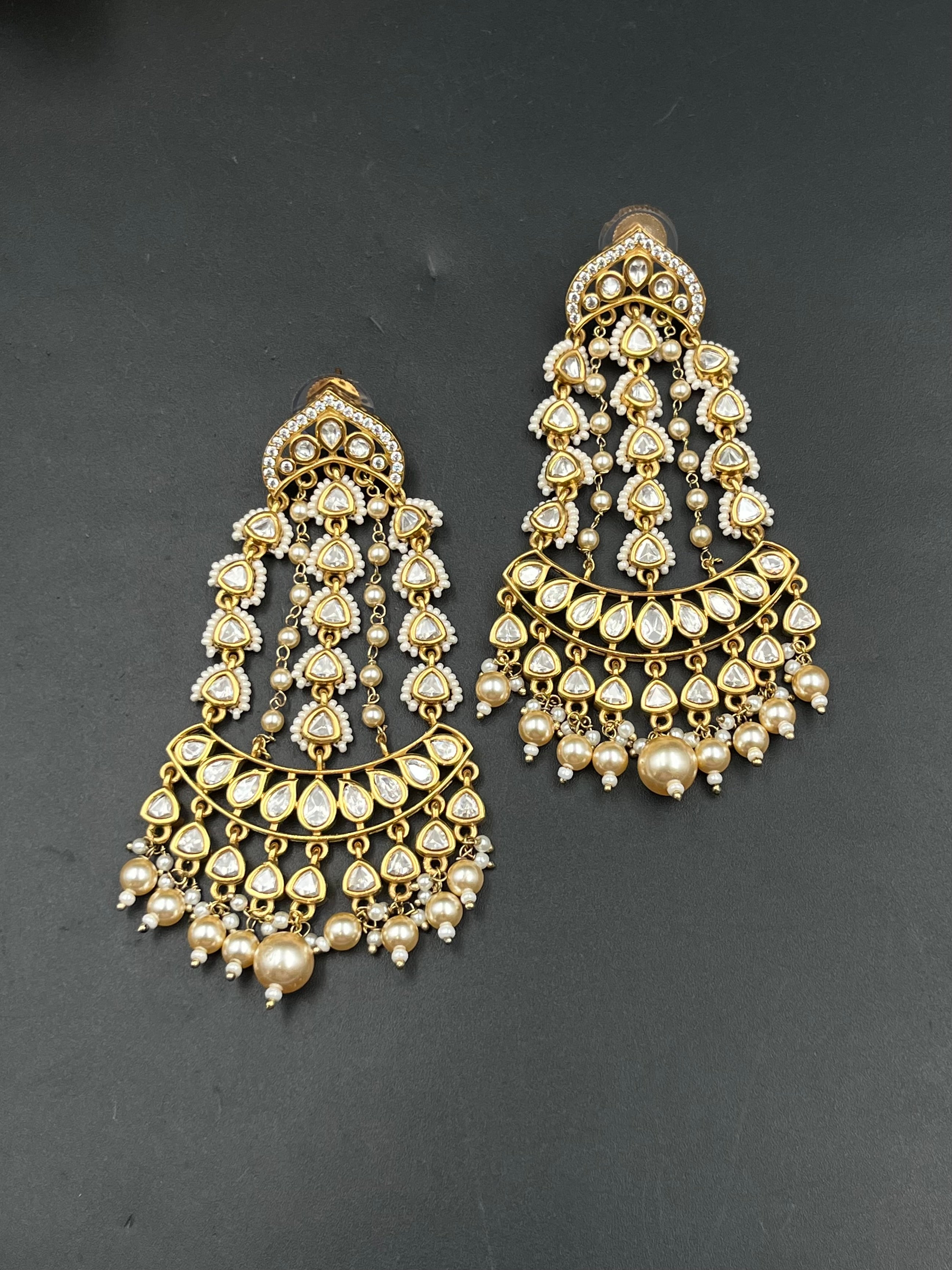 MIYU EARRING