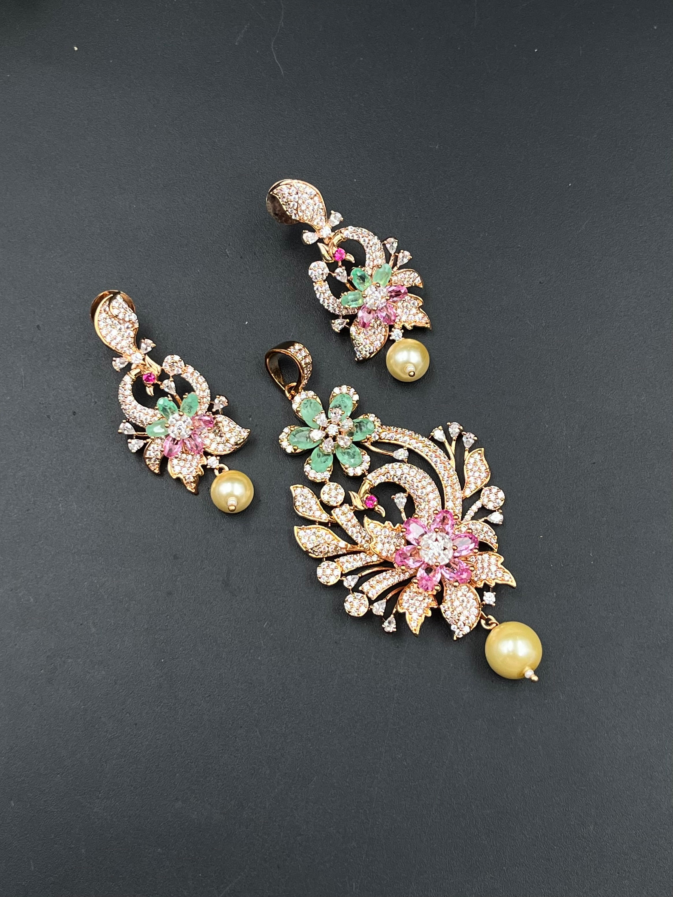 PINKI PENDANT