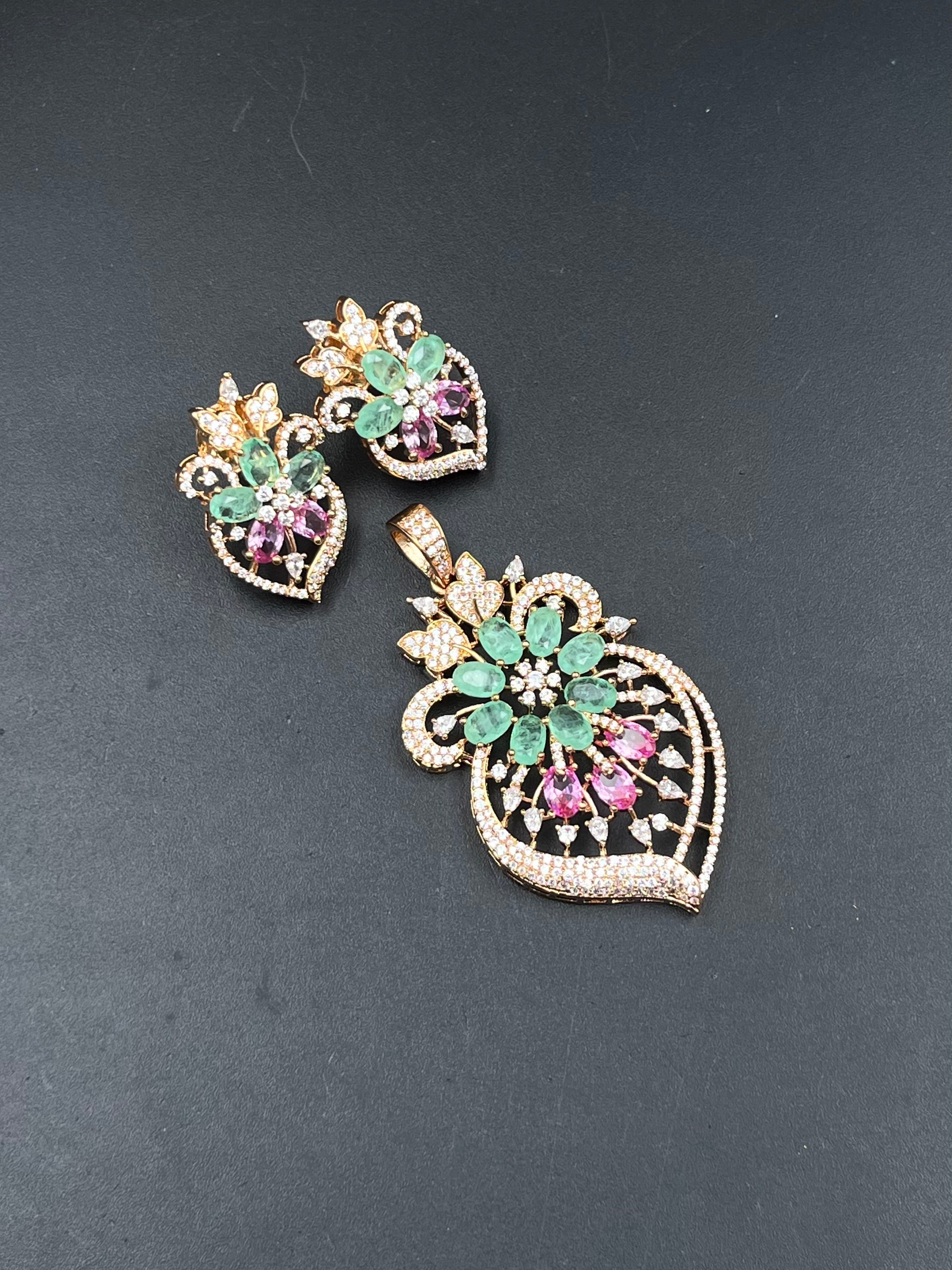 NIYA PENDANT