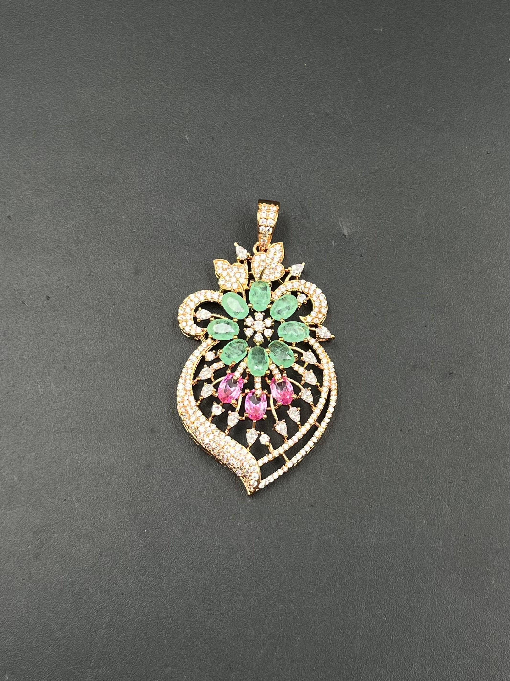 NIYA PENDANT
