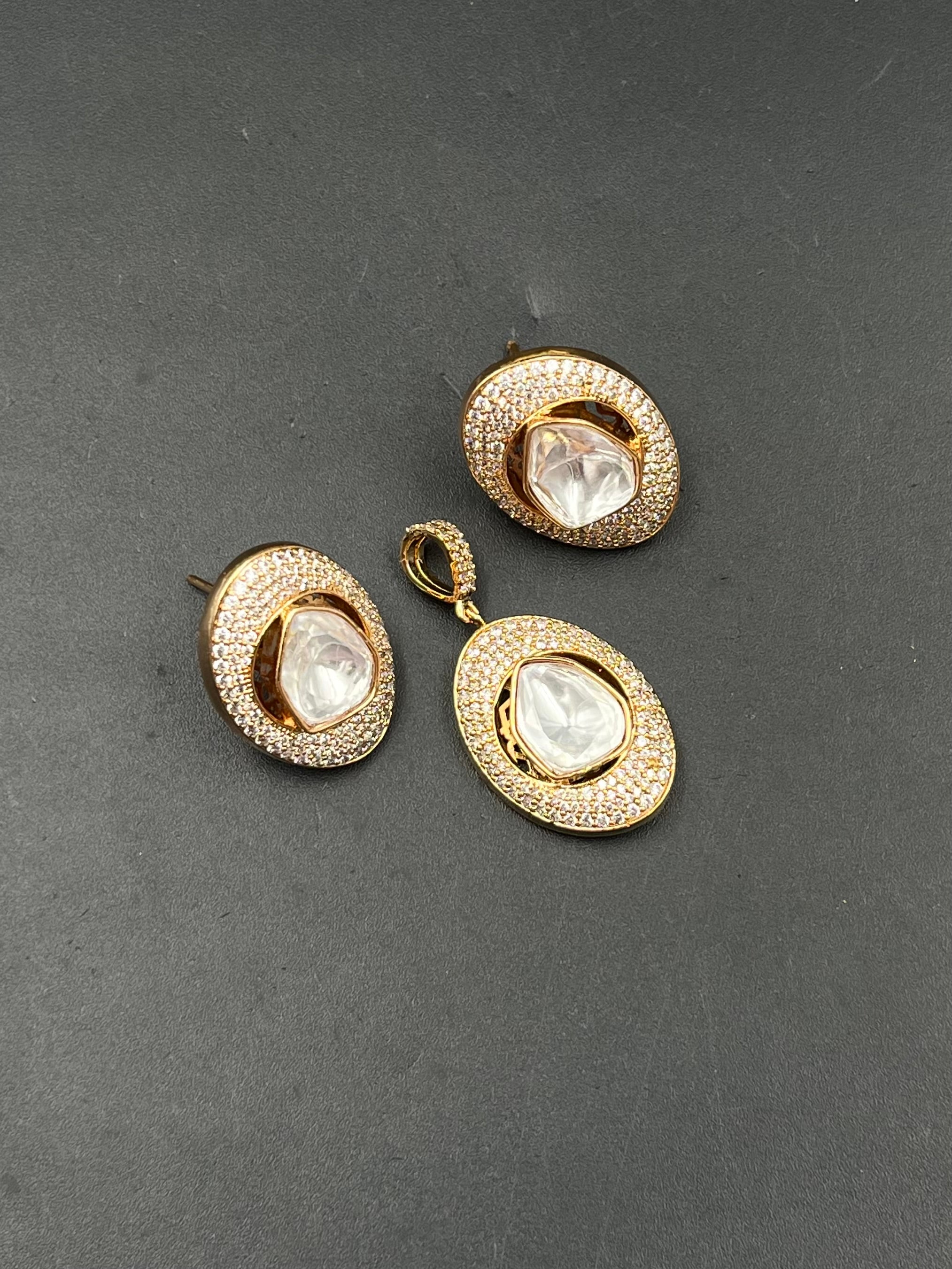 AYSHA PENDANT