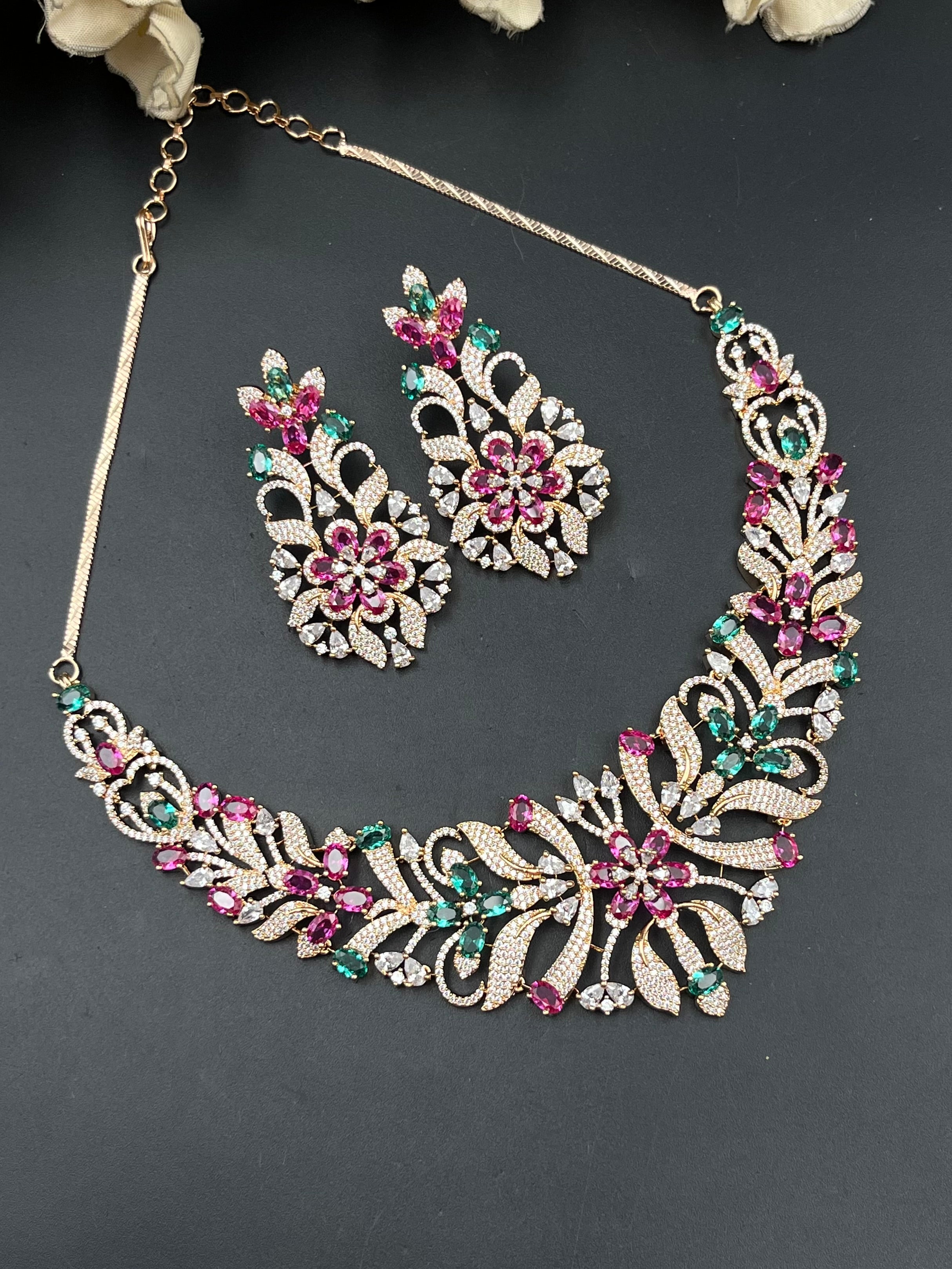 HIYA NECKLACE