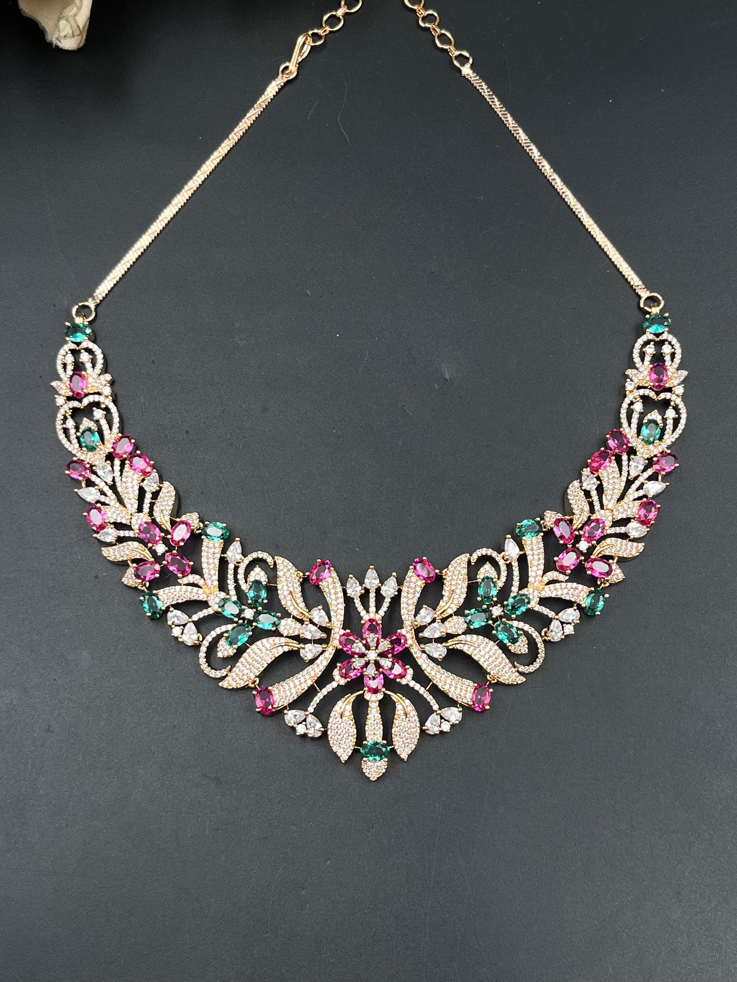 HIYA NECKLACE