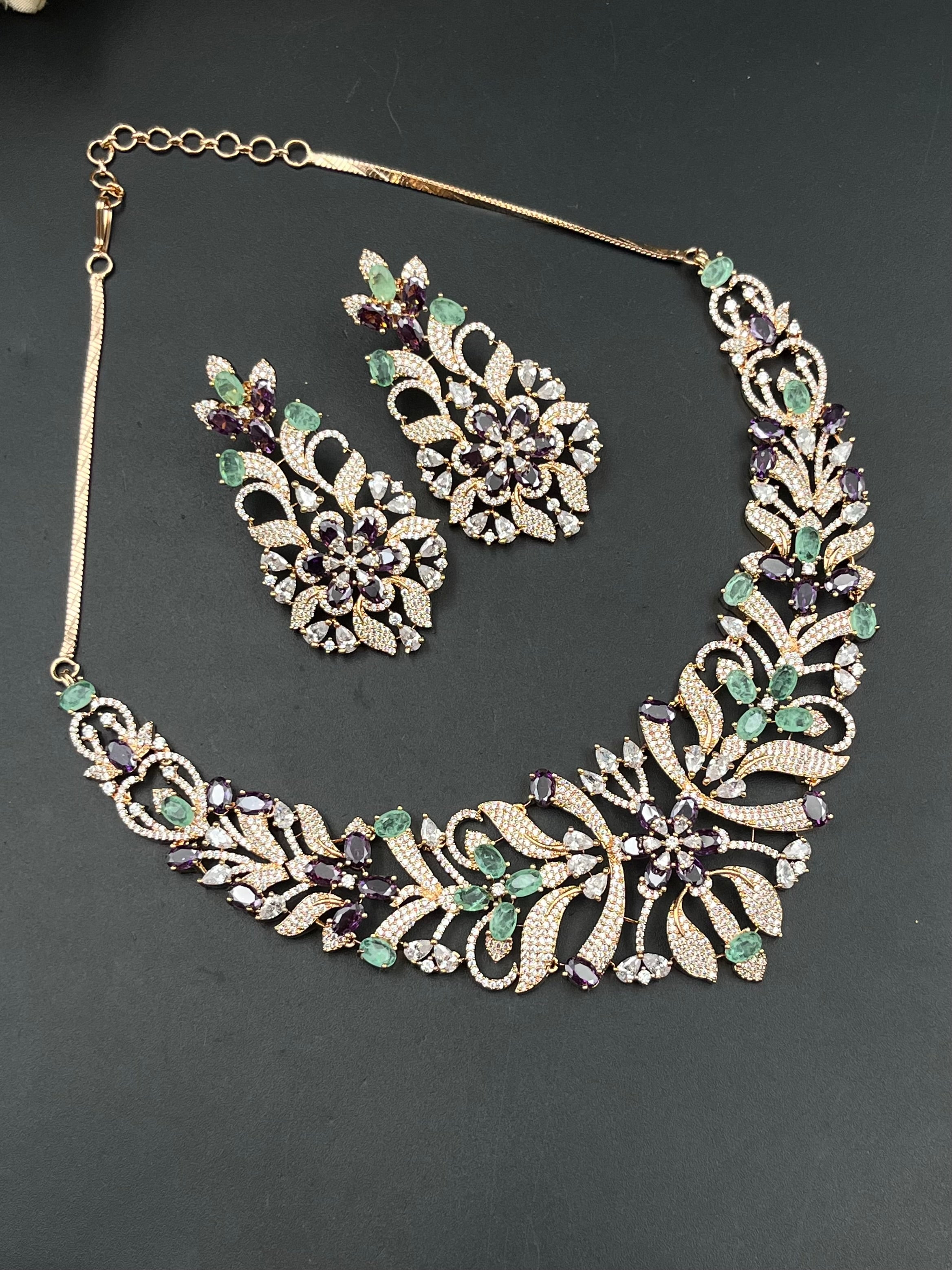 HIYA NECKLACE