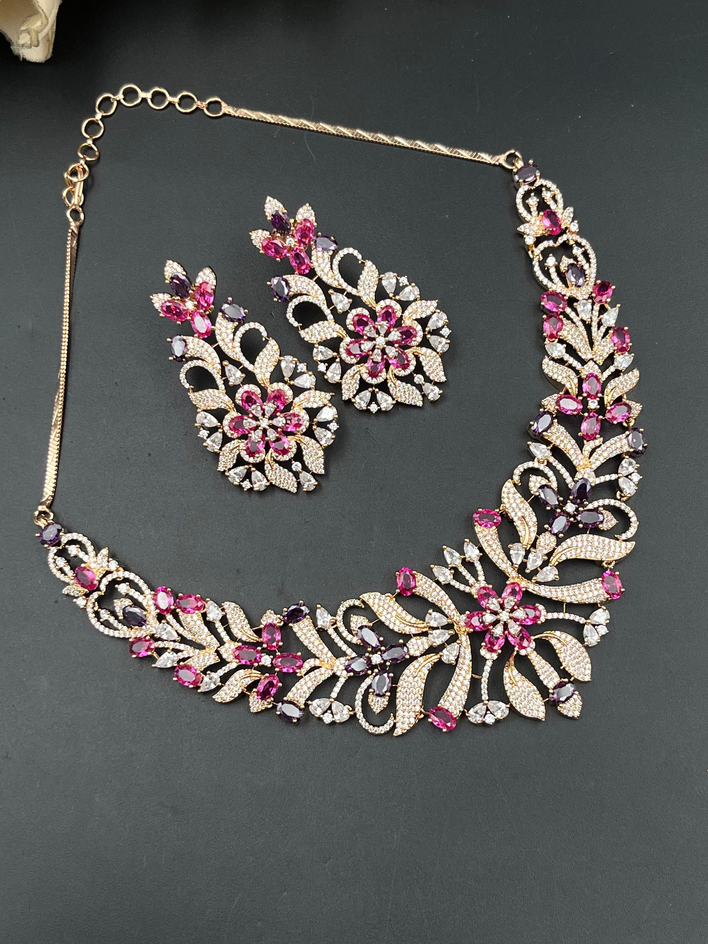 HIYA NECKLACE