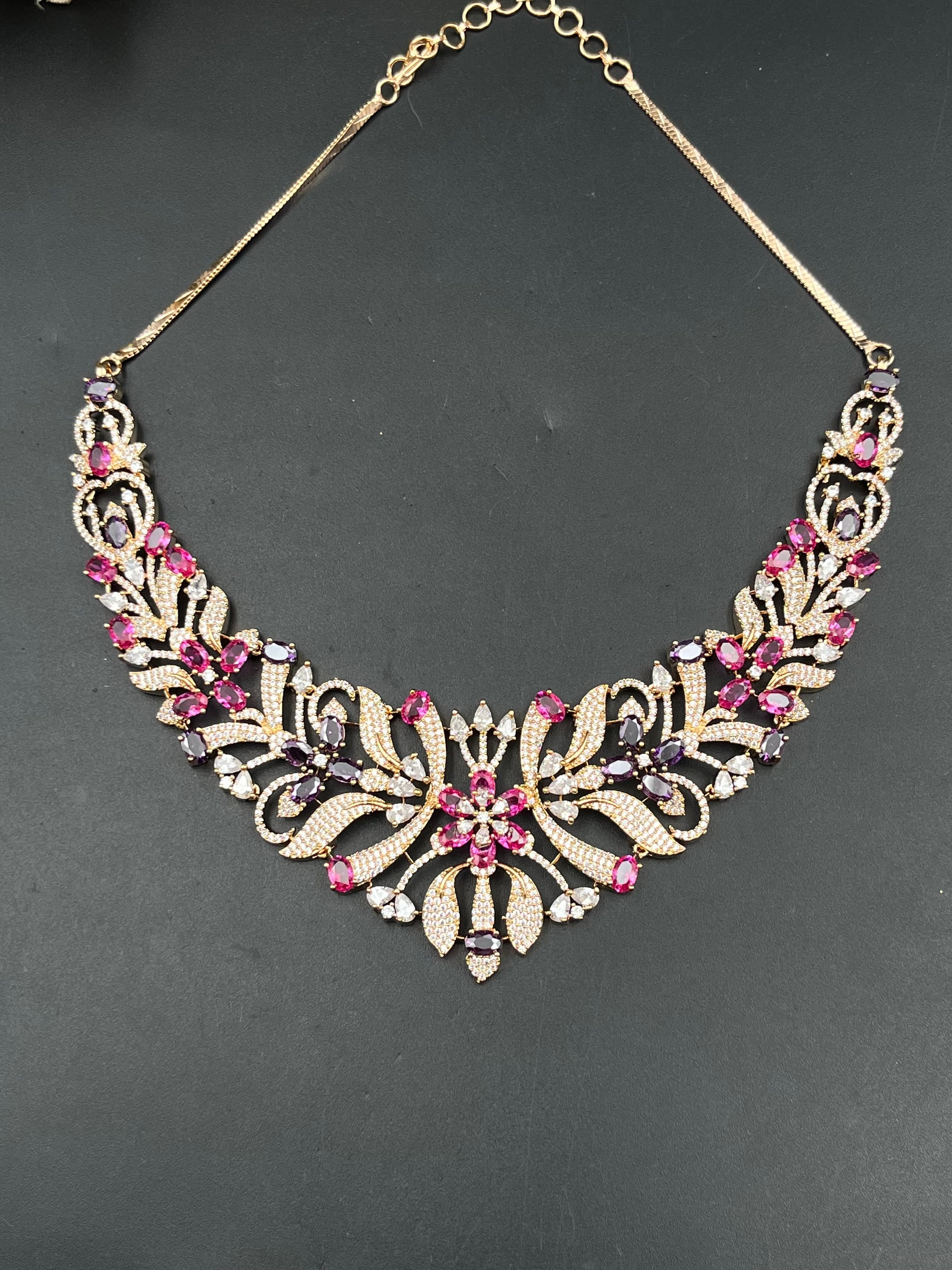 HIYA NECKLACE