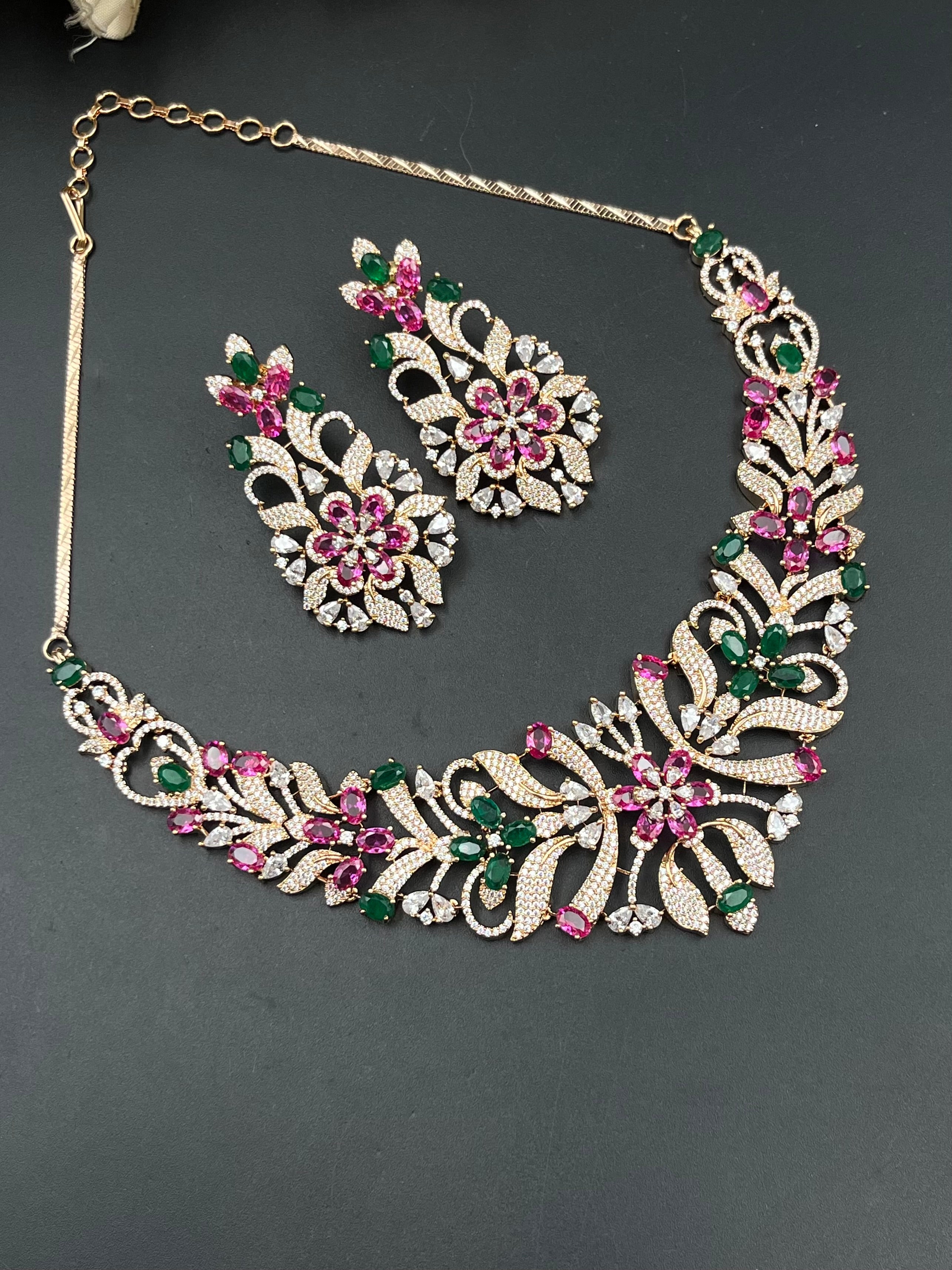 HIYA NECKLACE