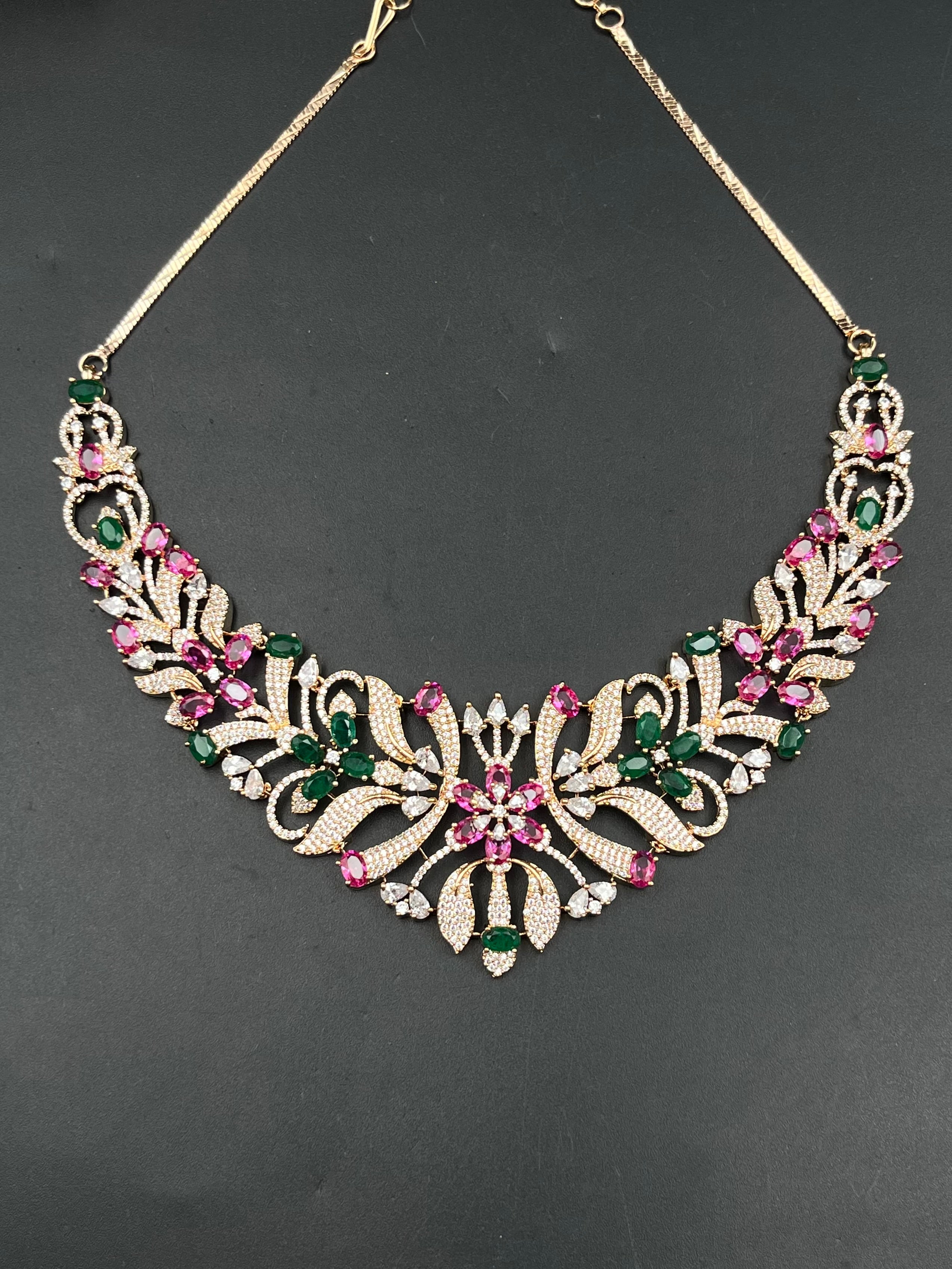 HIYA NECKLACE