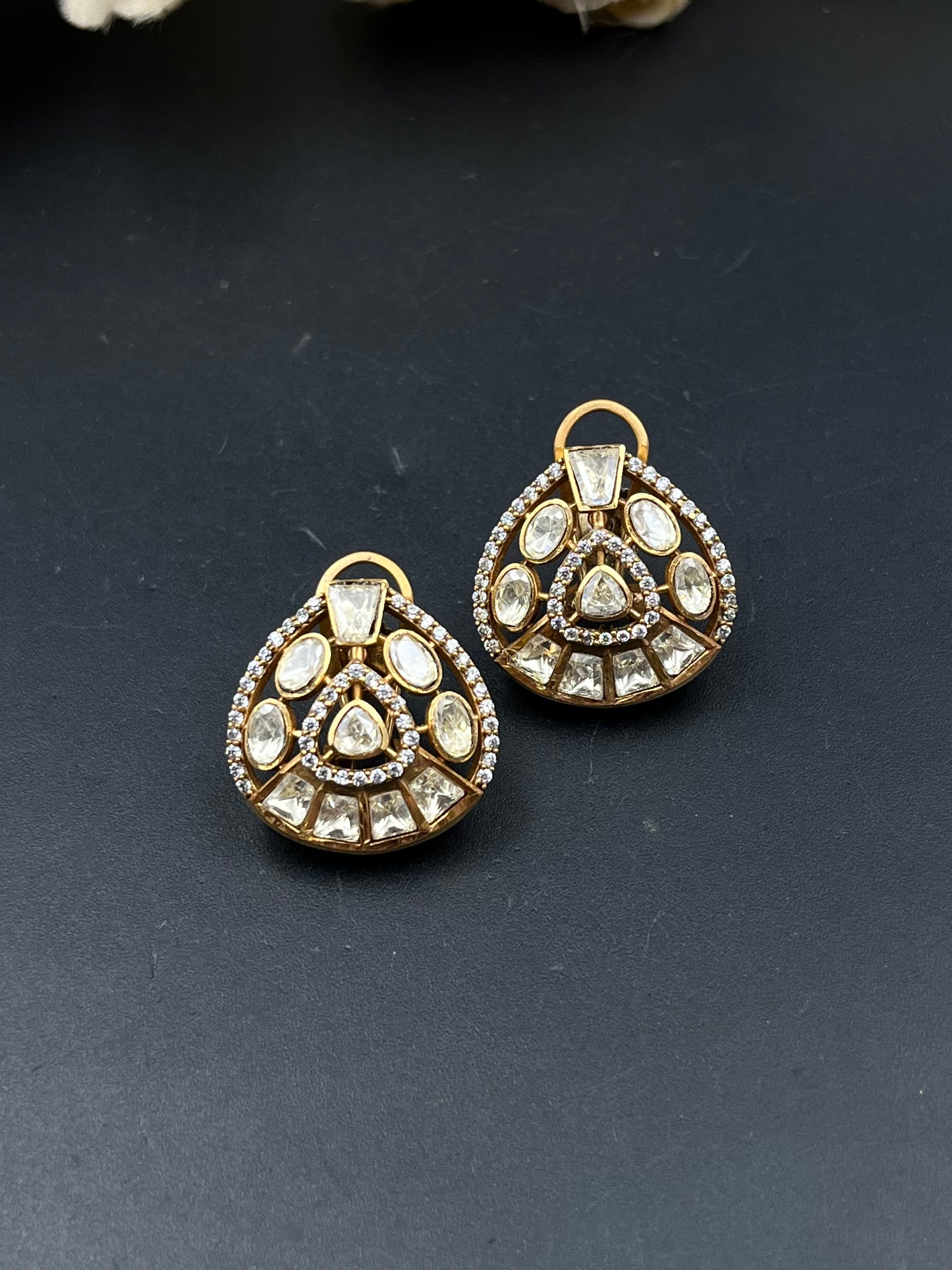 NITA EARRING