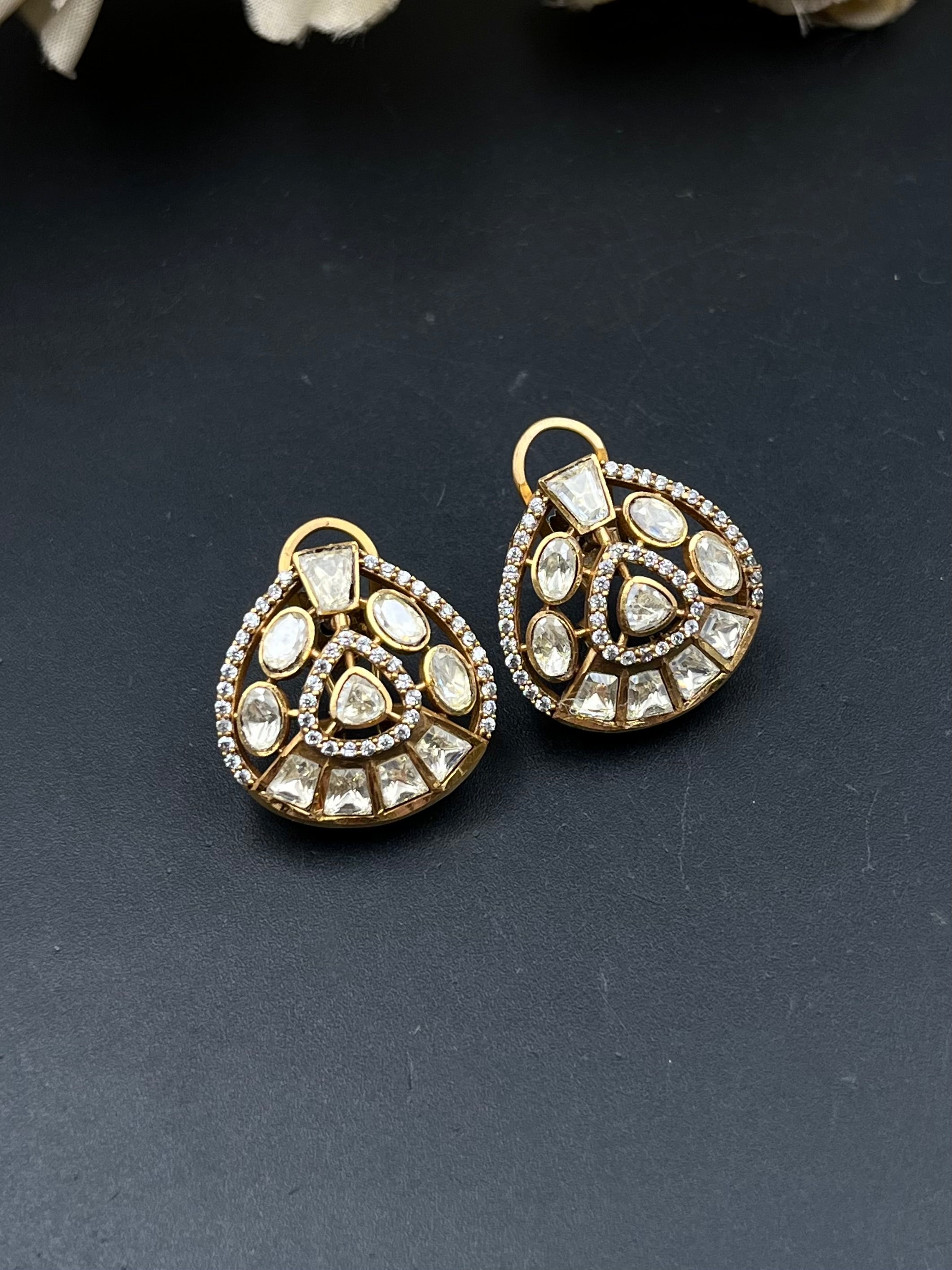 NITA EARRING