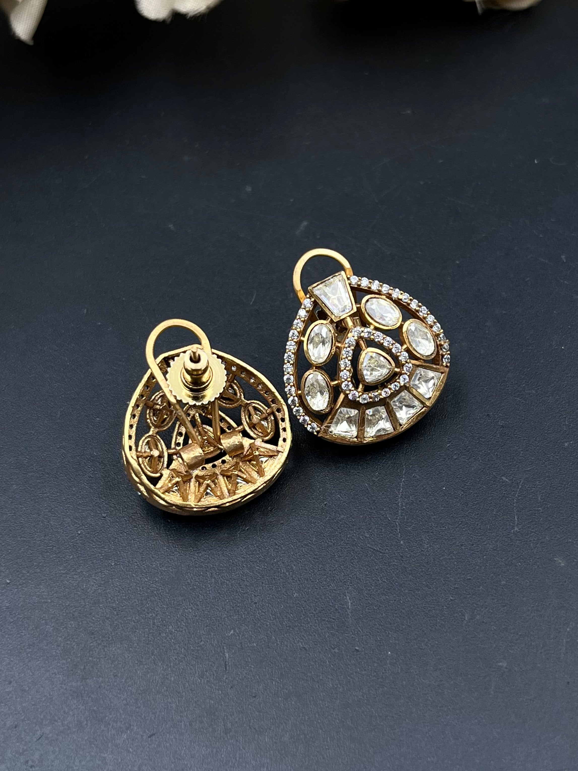 NITA EARRING