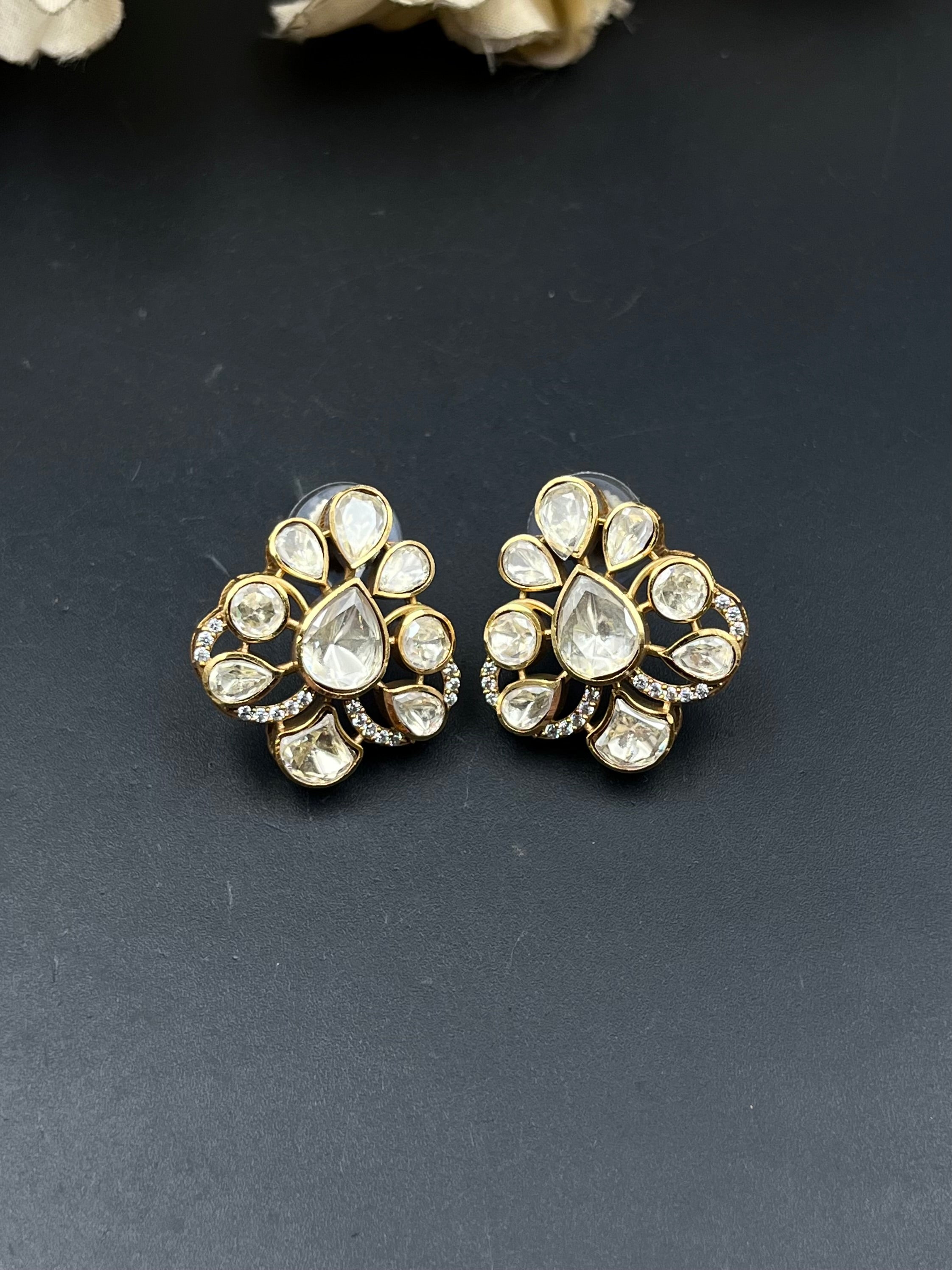 NIHARA EARRING