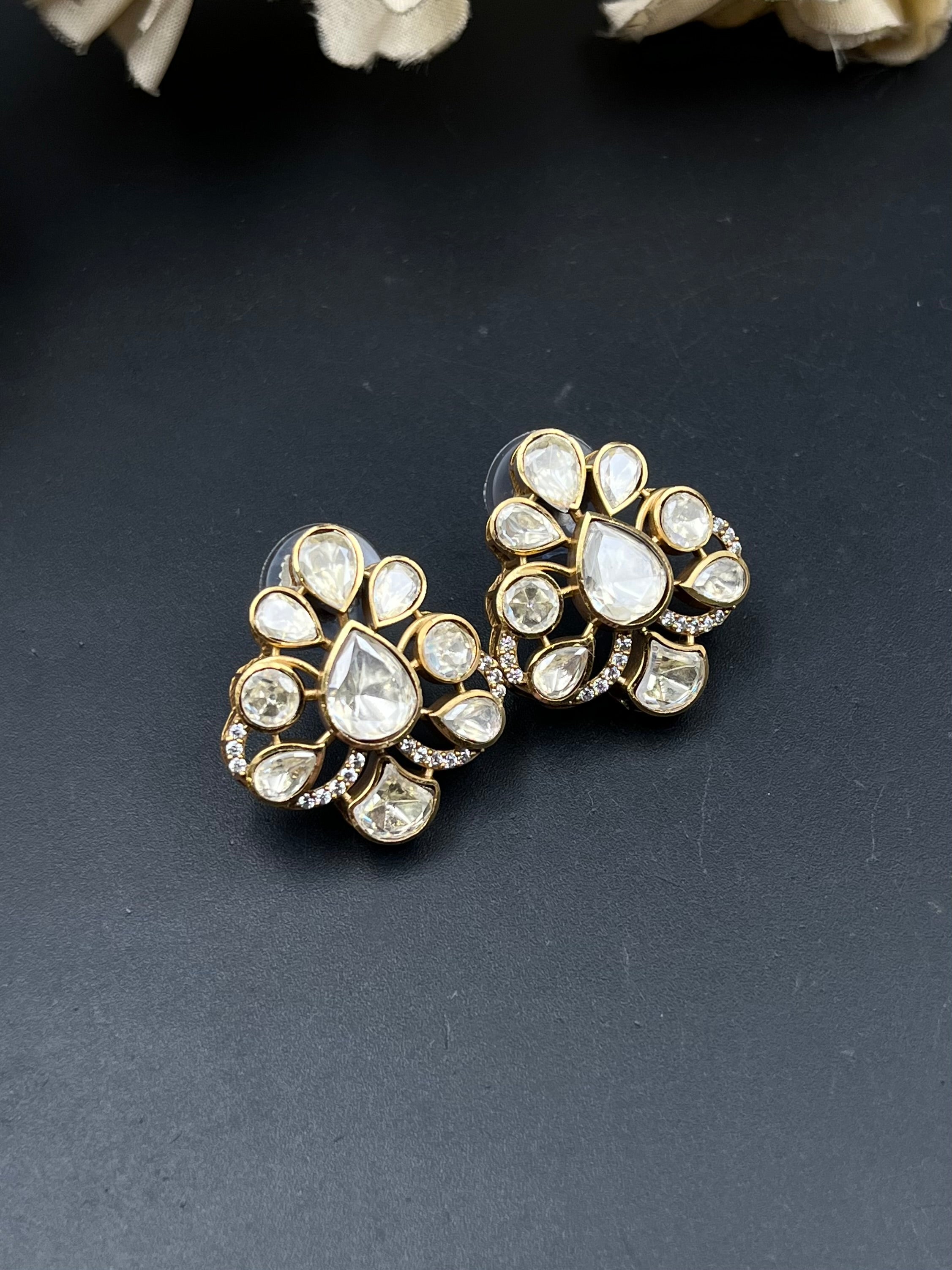 NIHARA EARRING