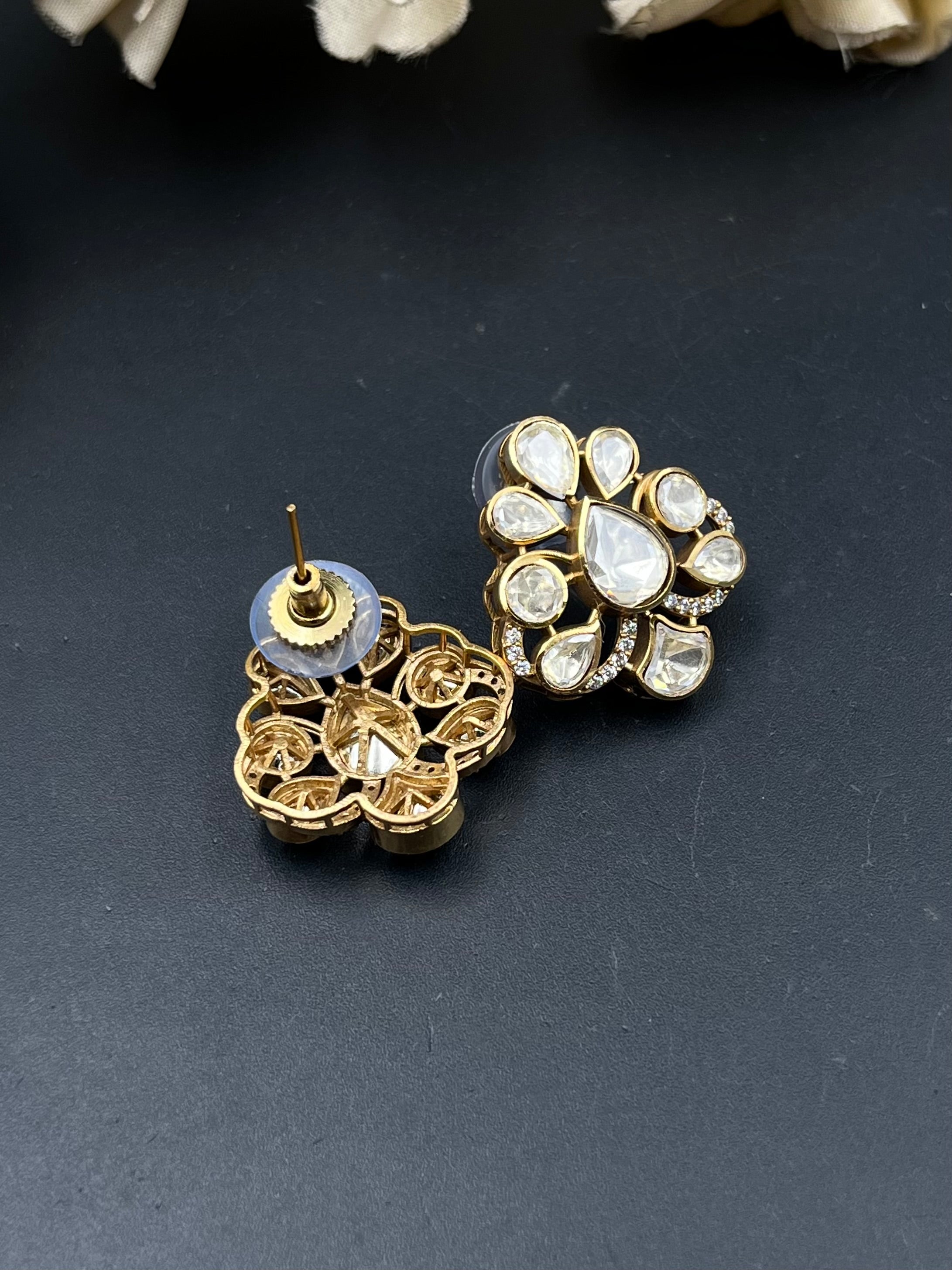 NIHARA EARRING