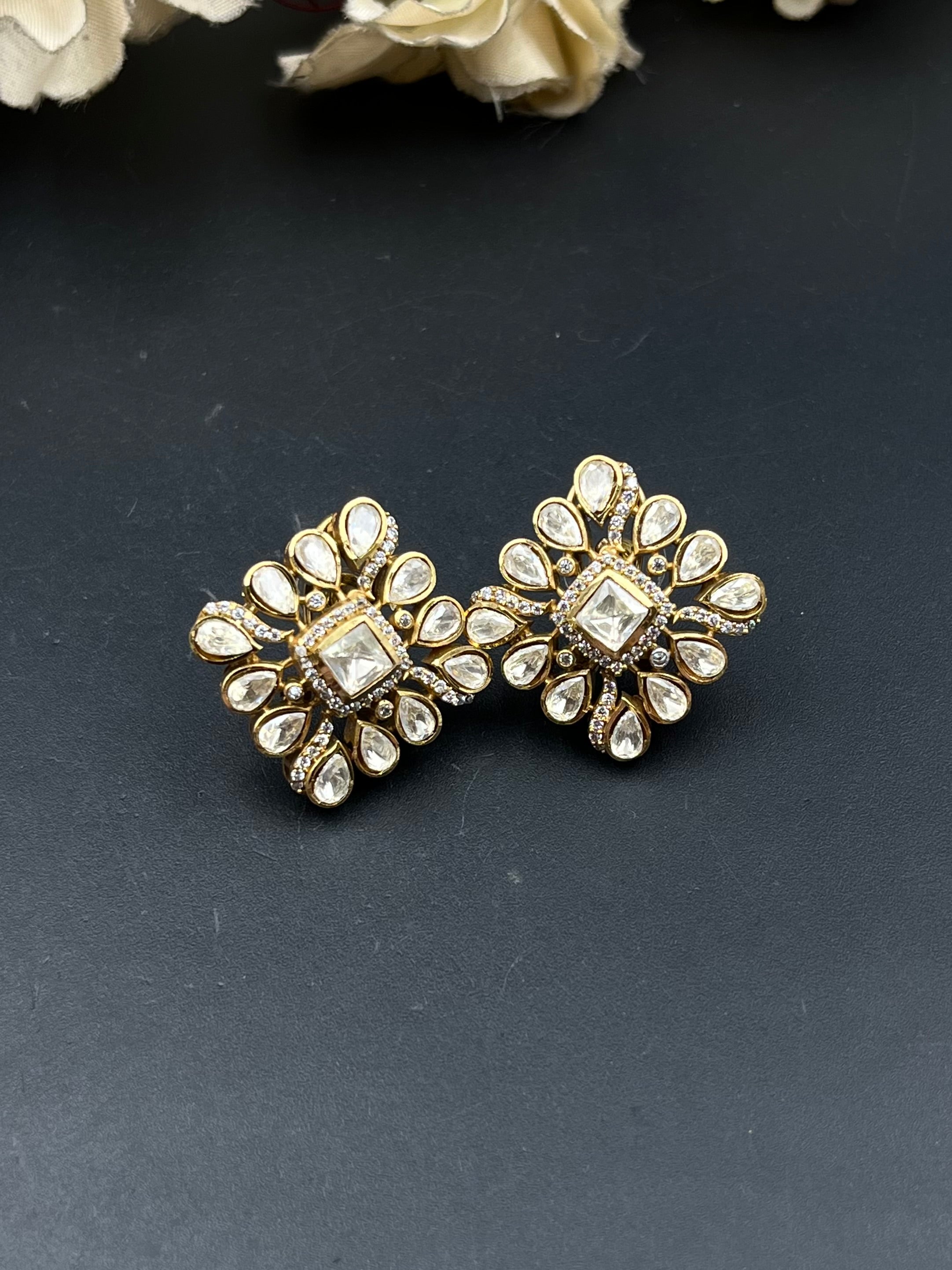 VASHI EARRING