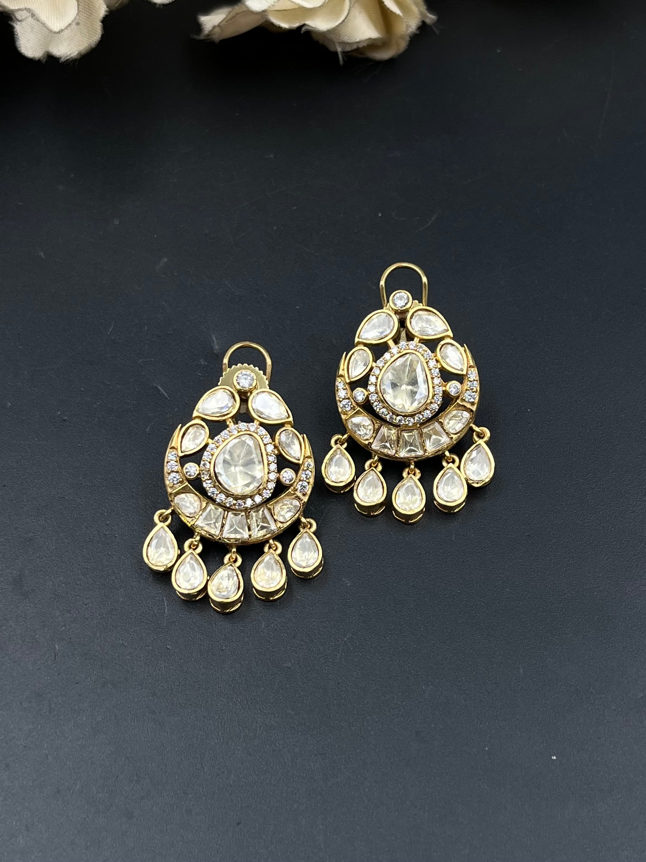 MANI EARRING