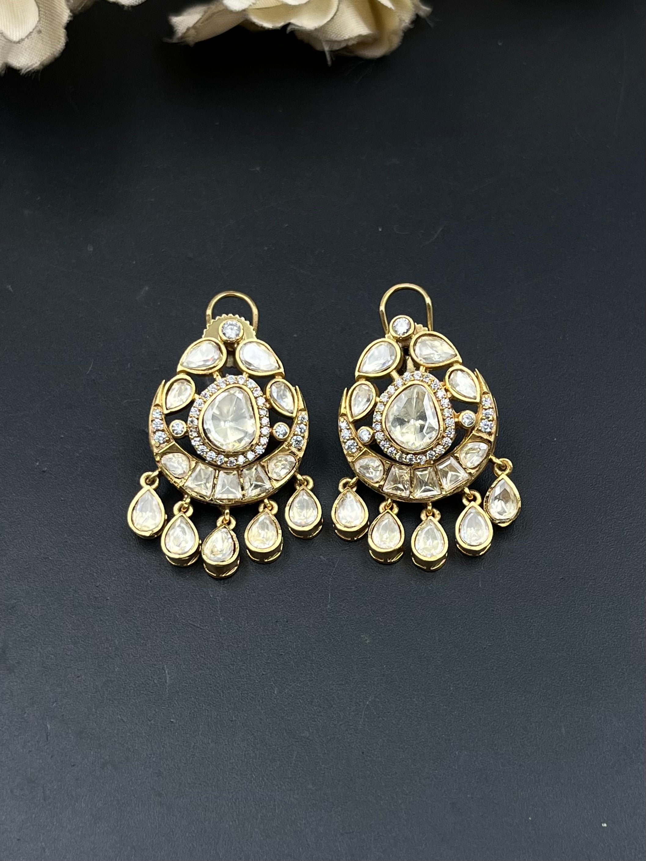 MANI EARRING