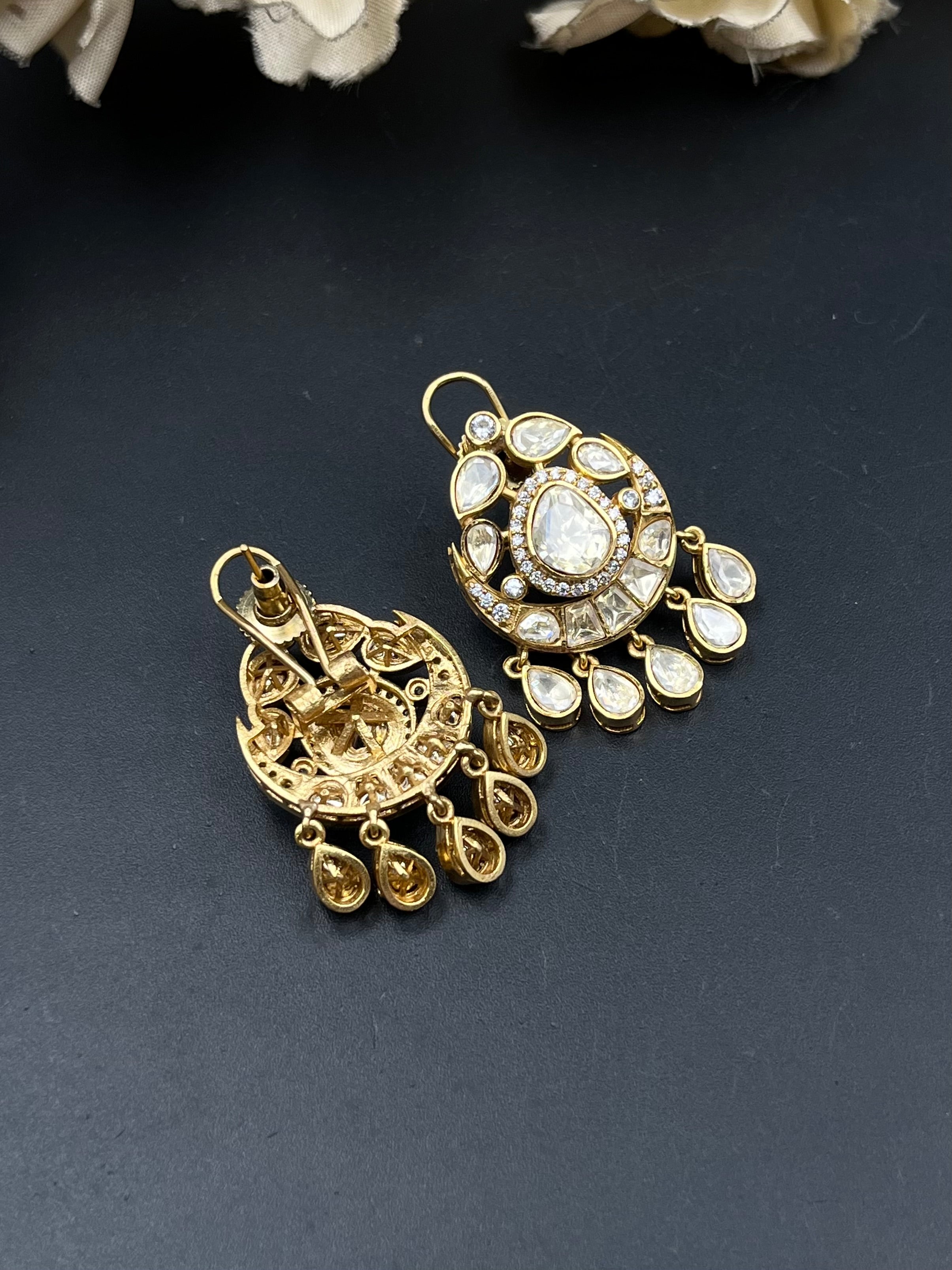 MANI EARRING