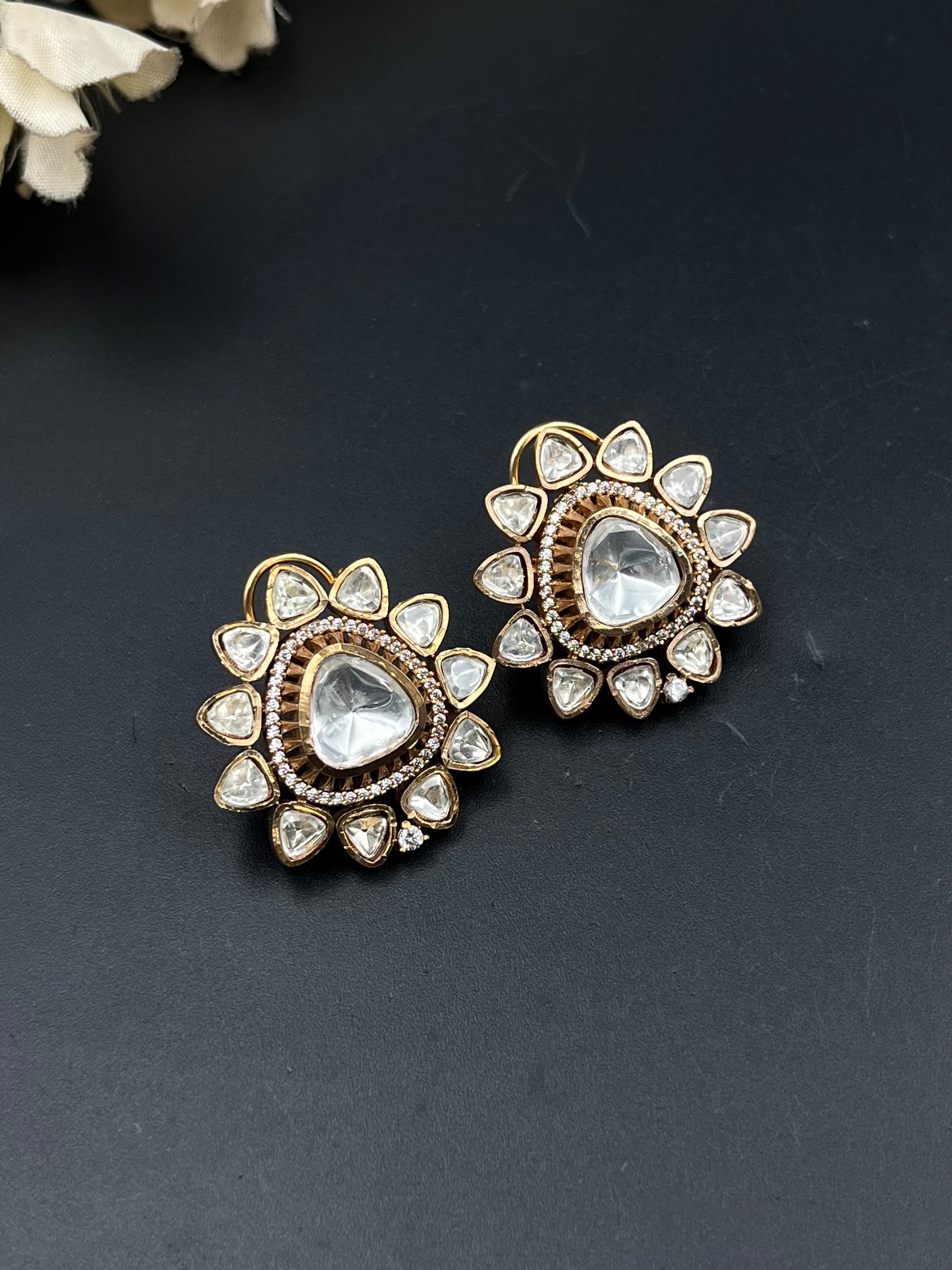 NIYA EARRING