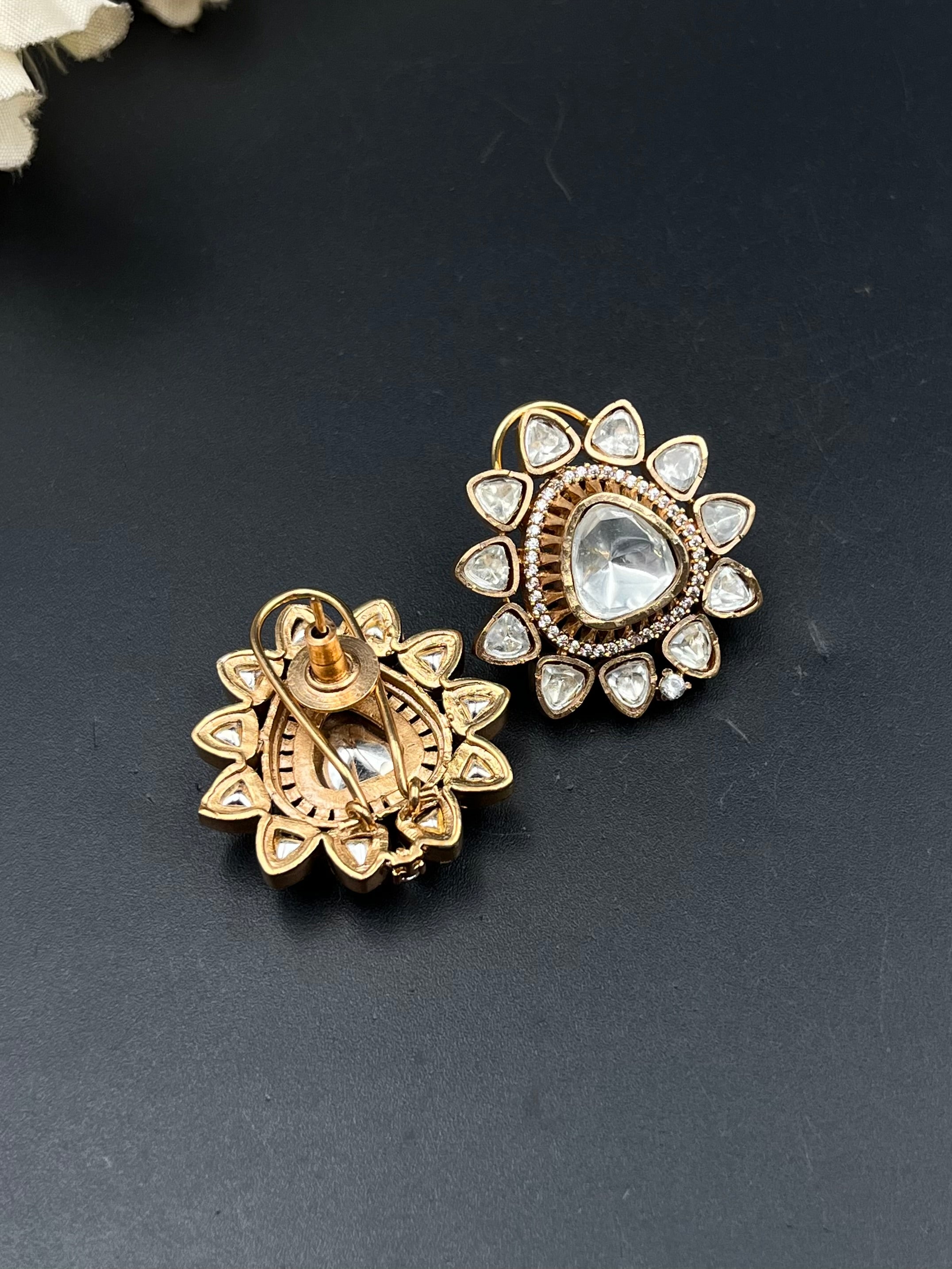 NIYA EARRING