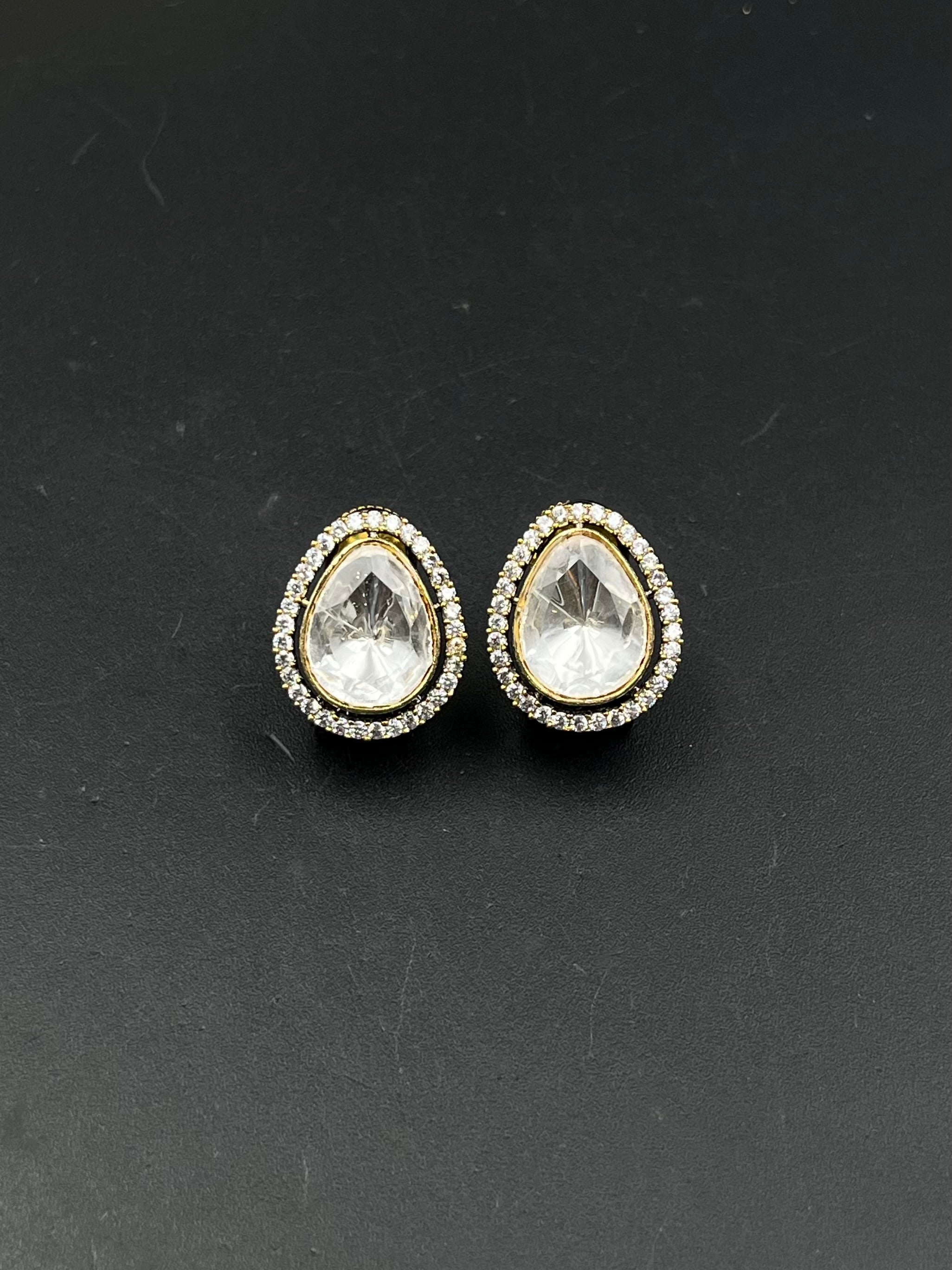 SIYA EARRING