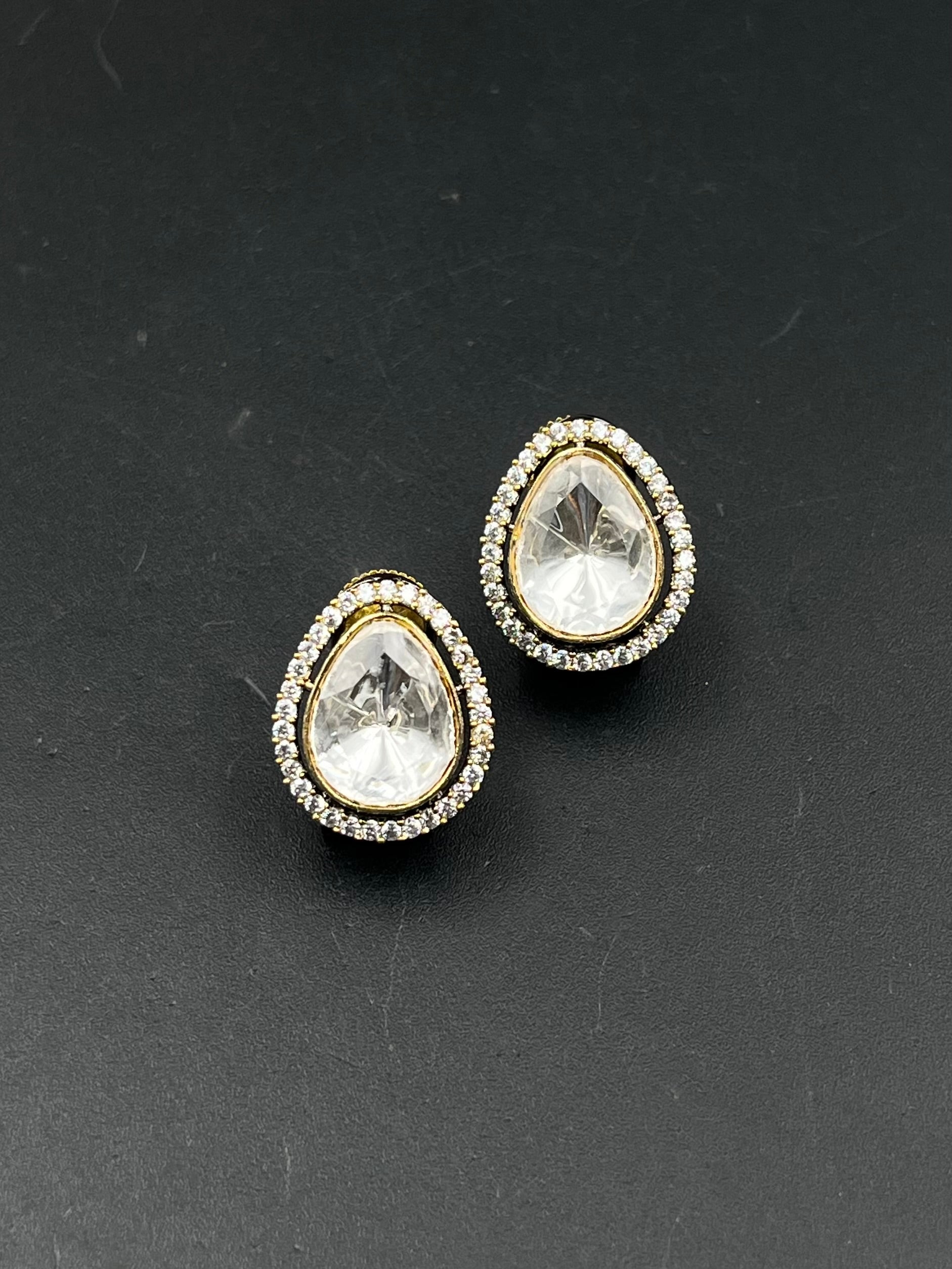 SIYA EARRING