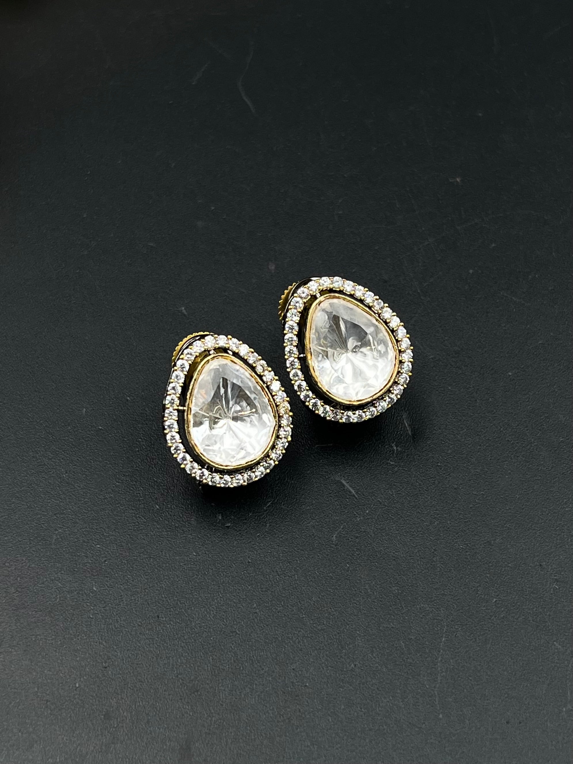 SIYA EARRING