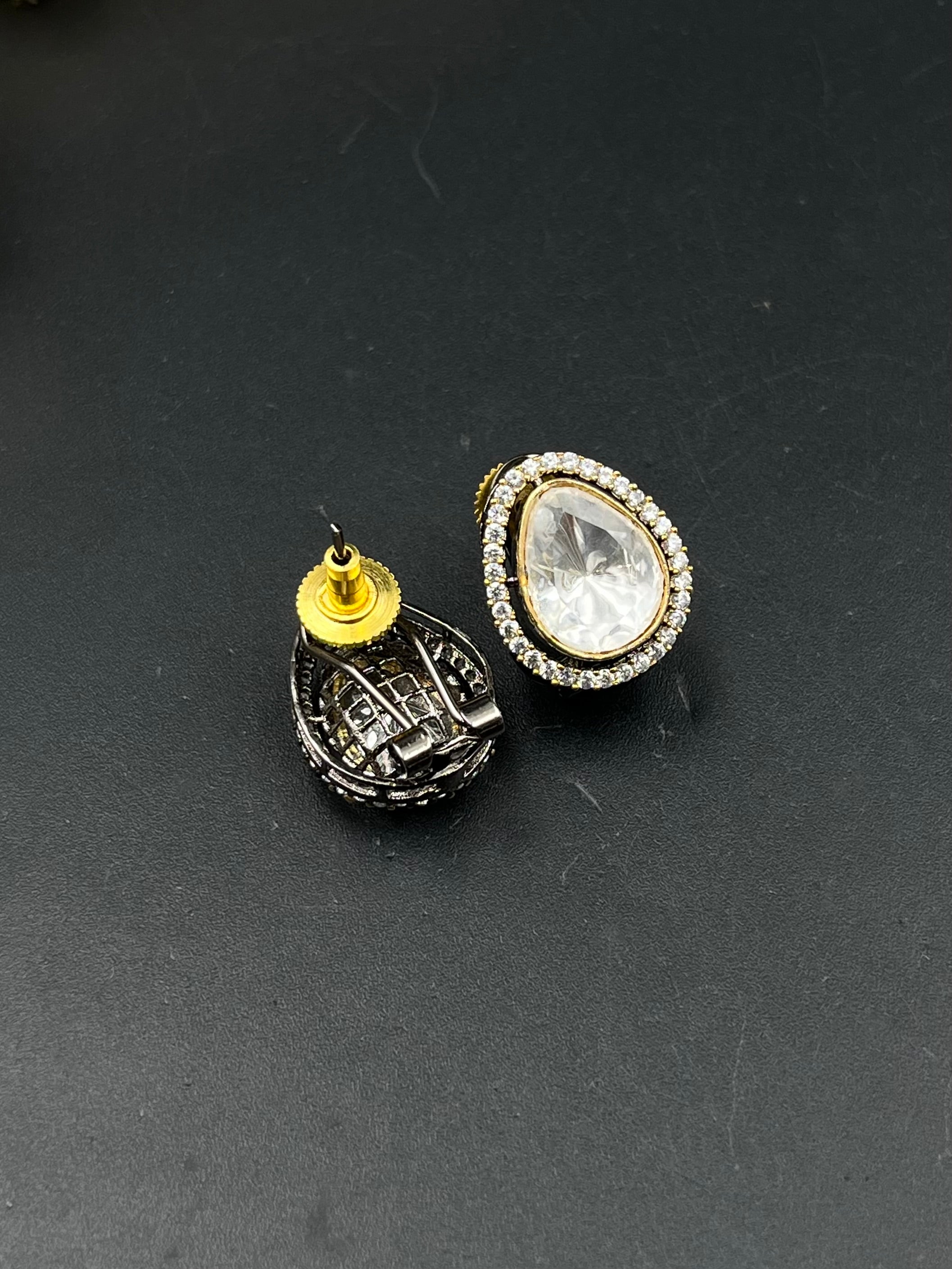 SIYA EARRING