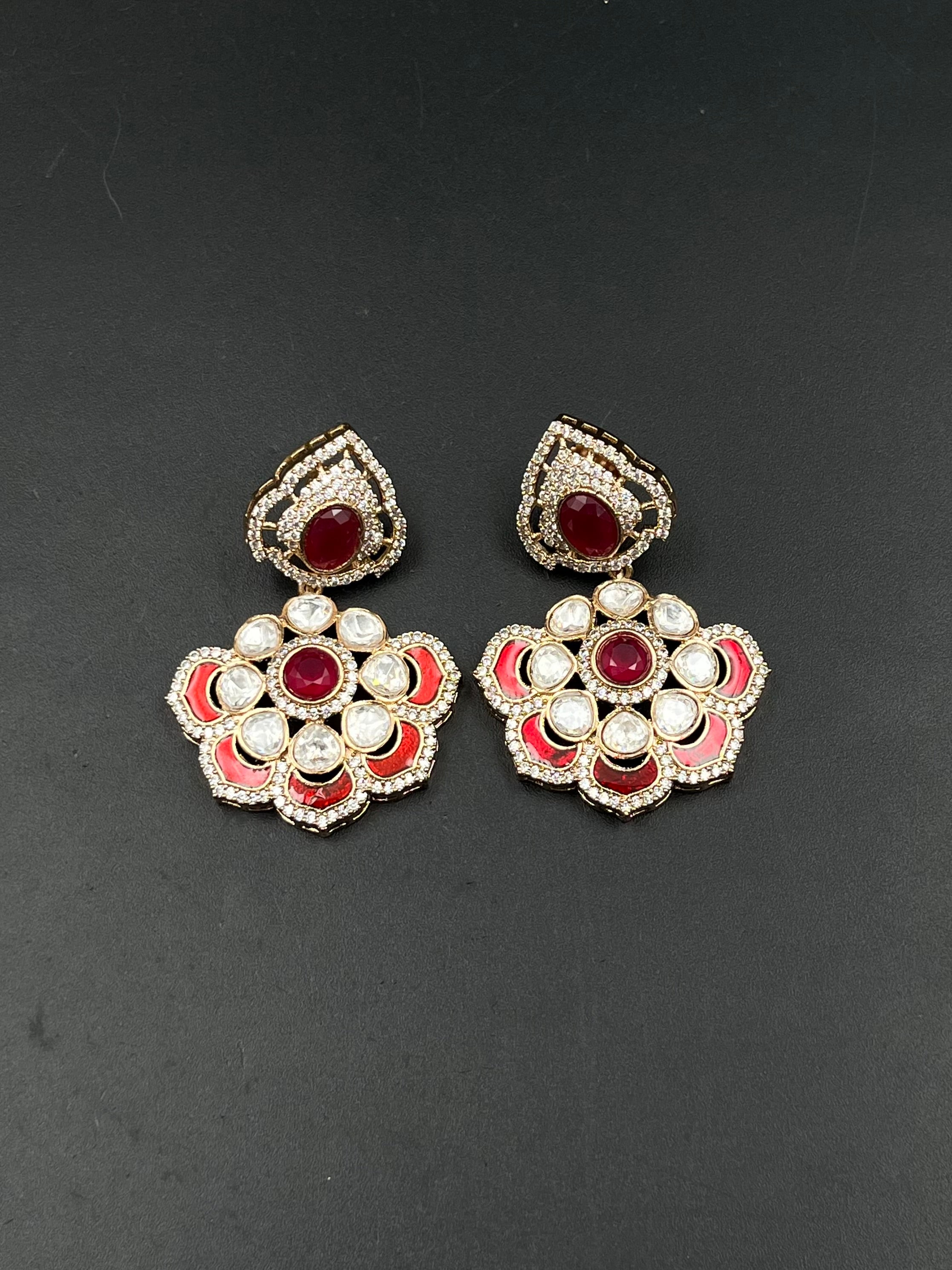 NIYA EARRING