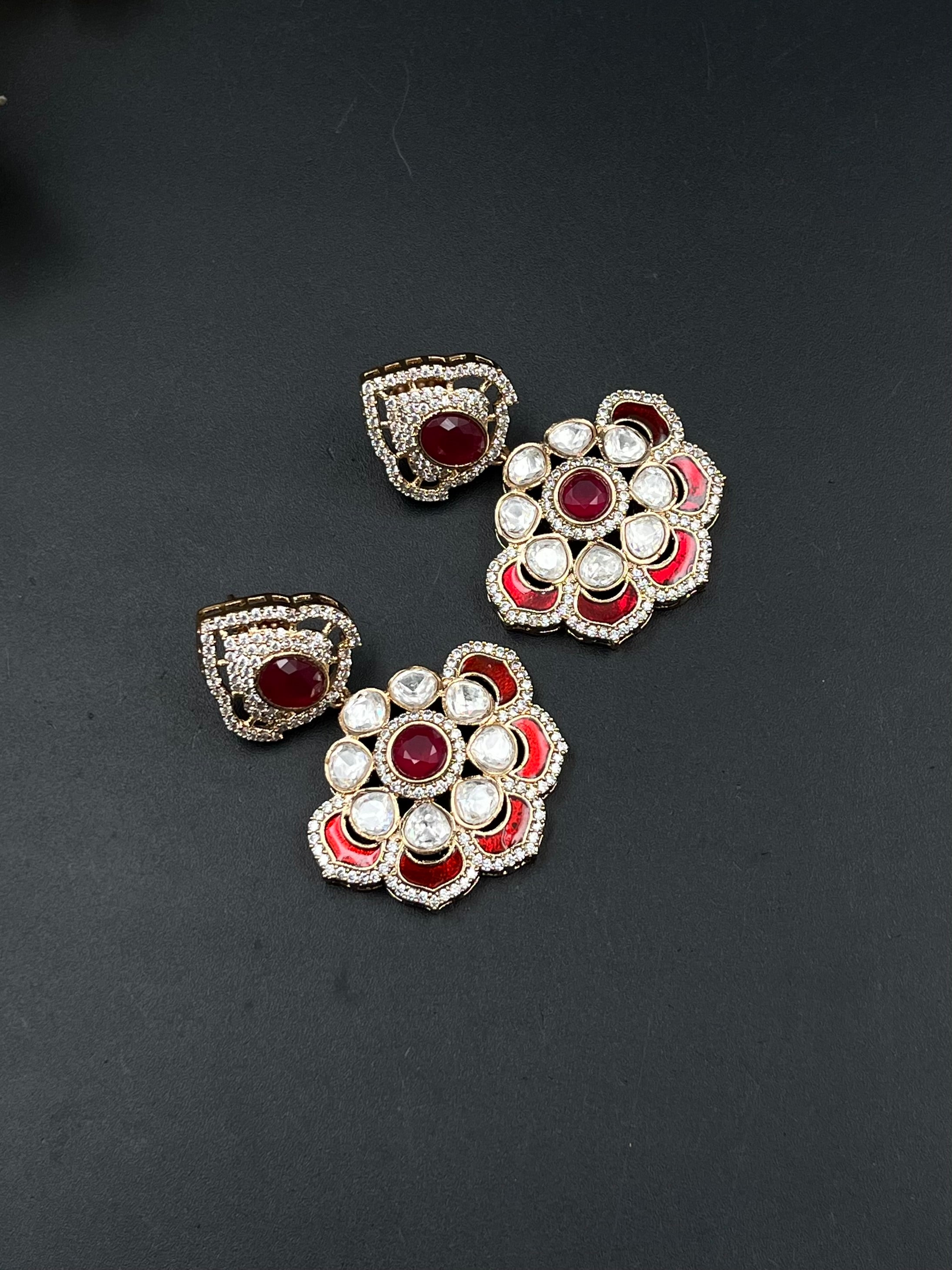 NIYA EARRING