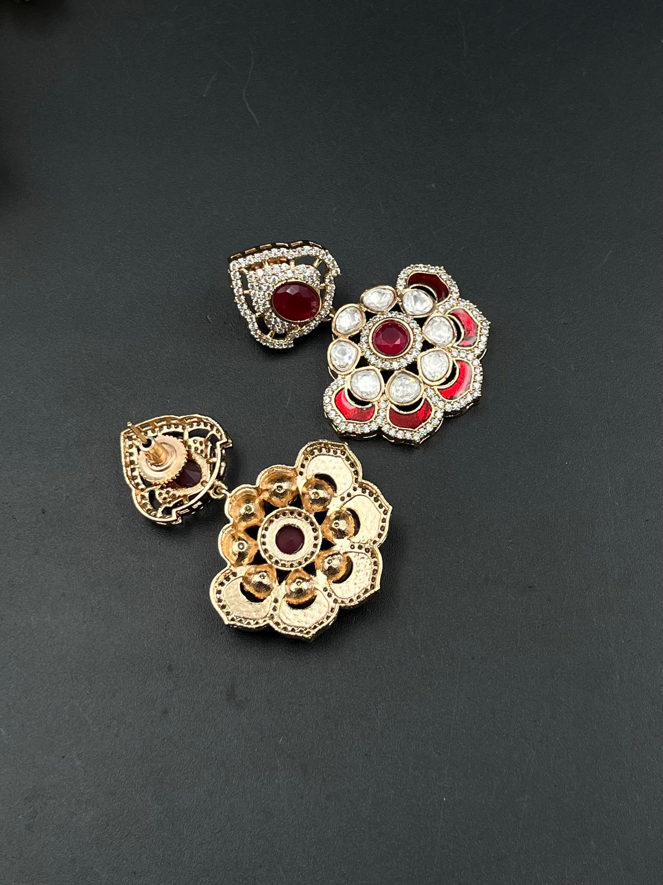 NIYA EARRING