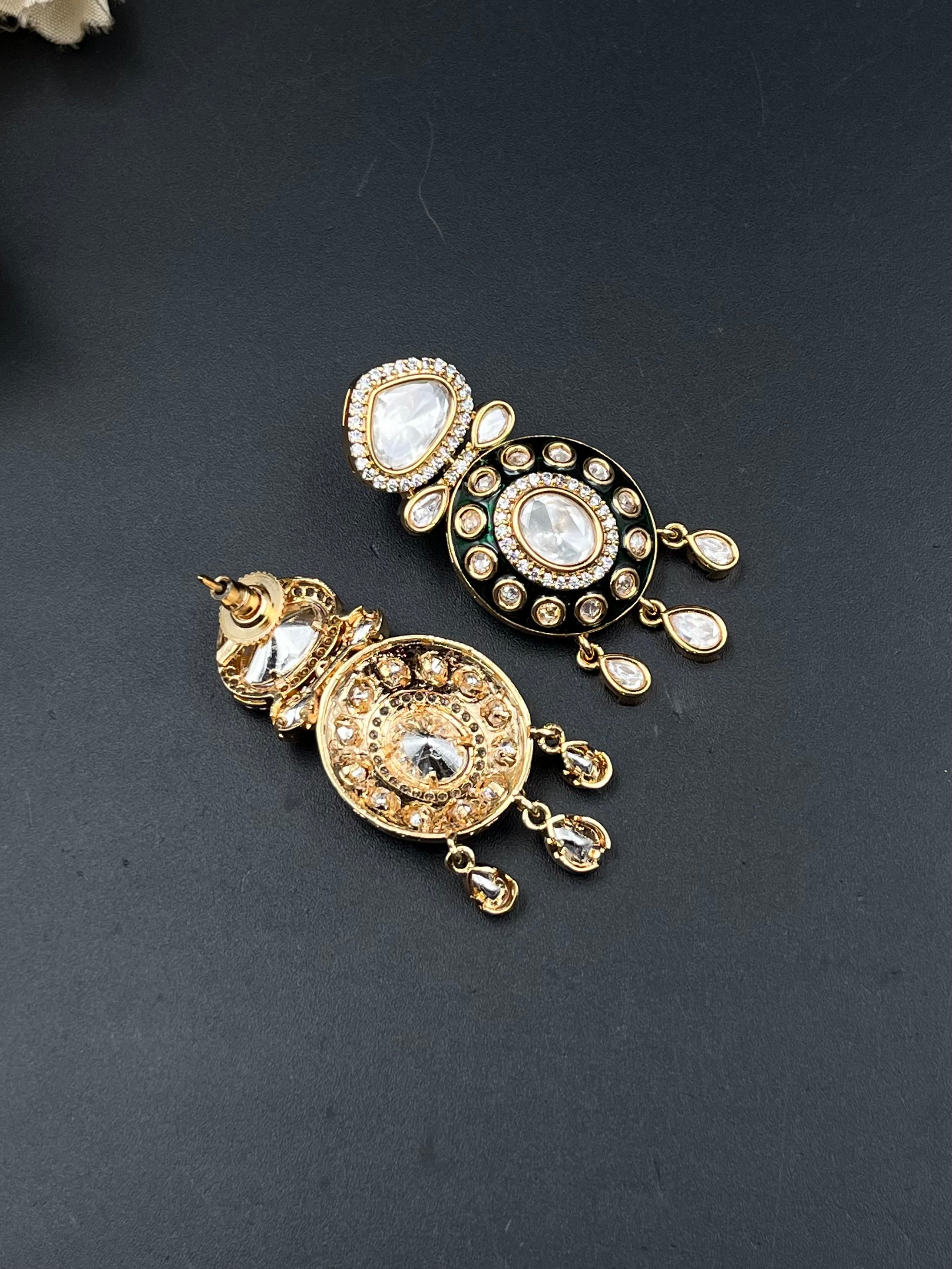 NITA EARRING