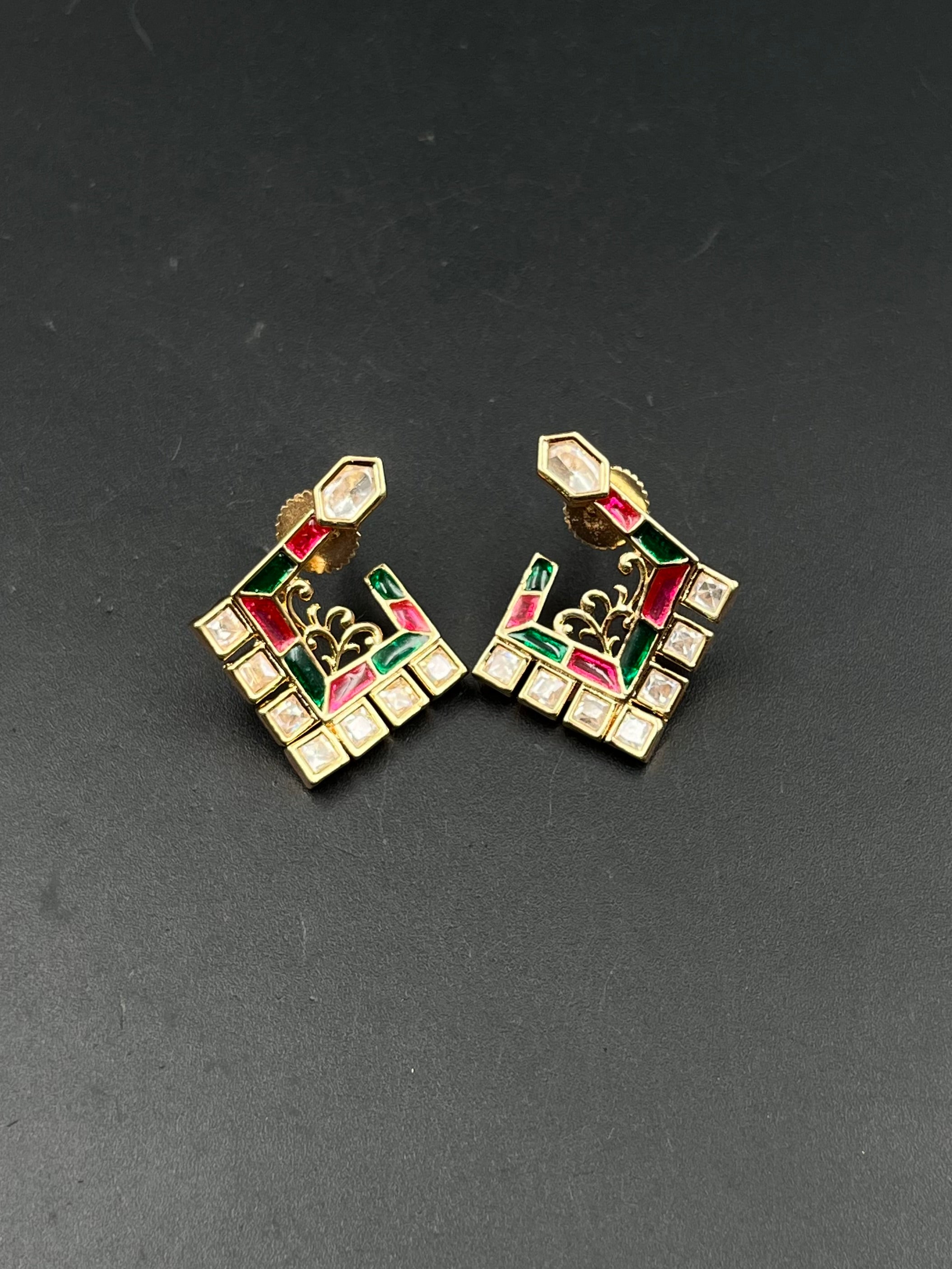 VIYA EARRING
