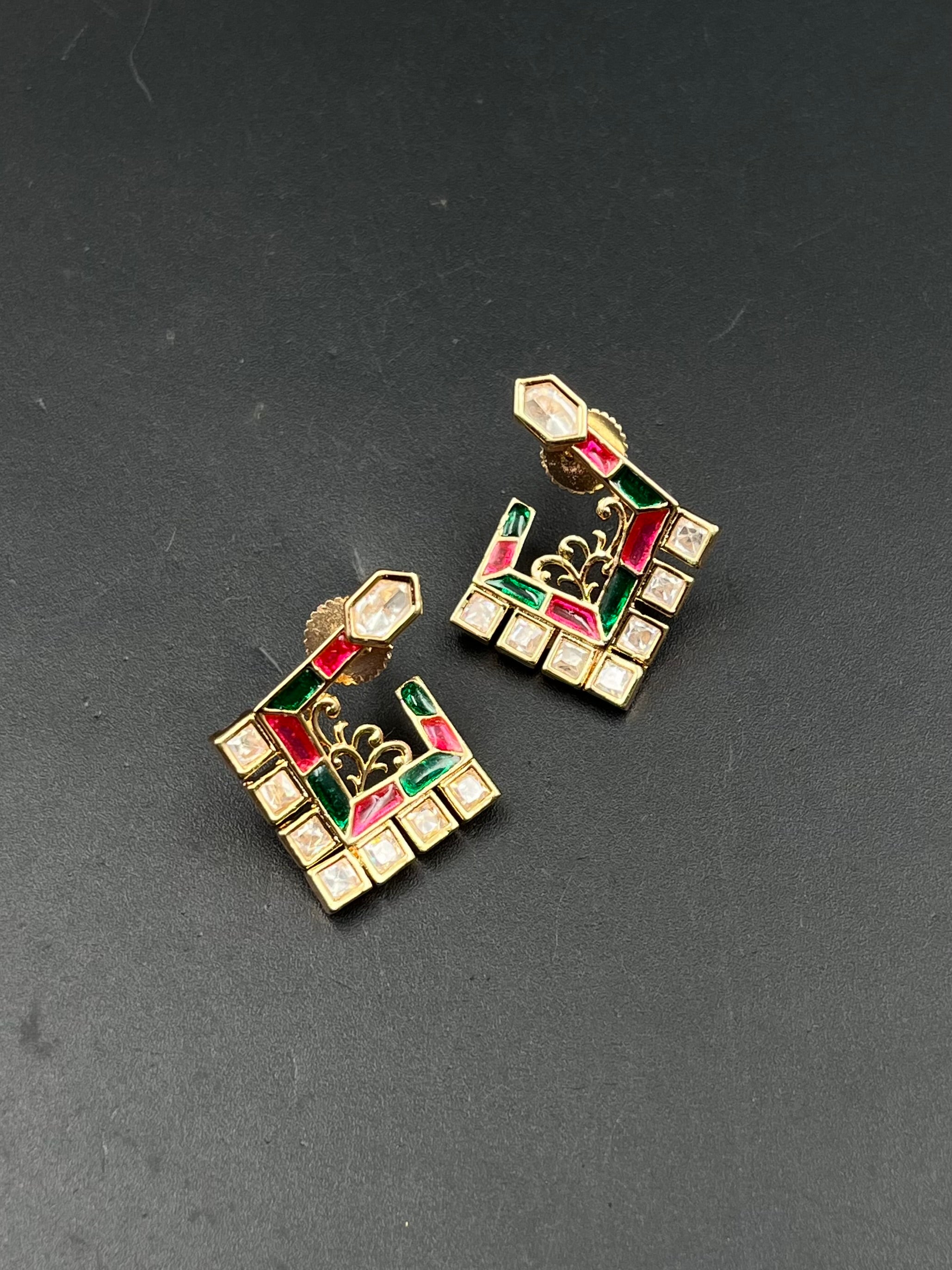 VIYA EARRING
