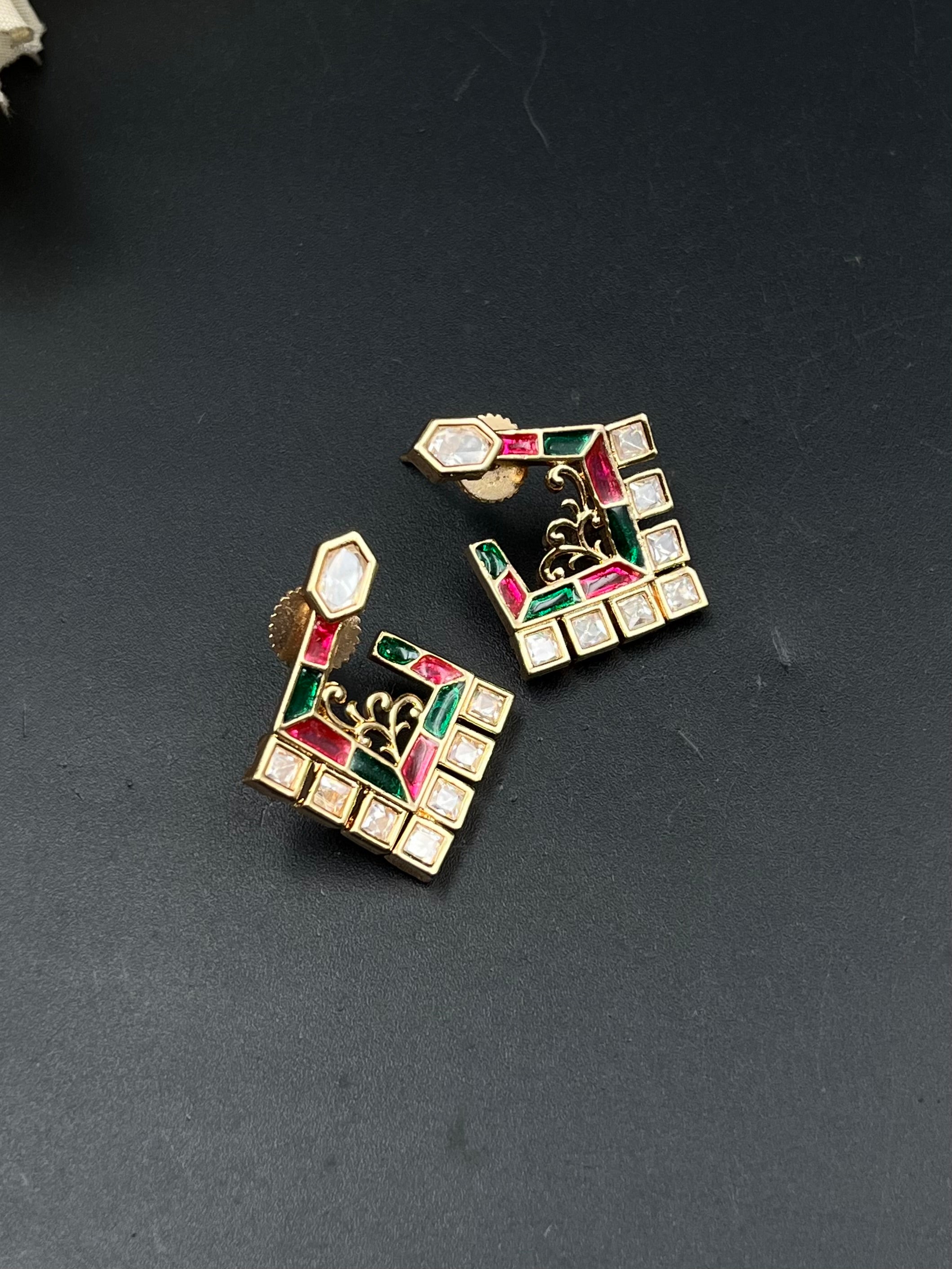 VIYA EARRING