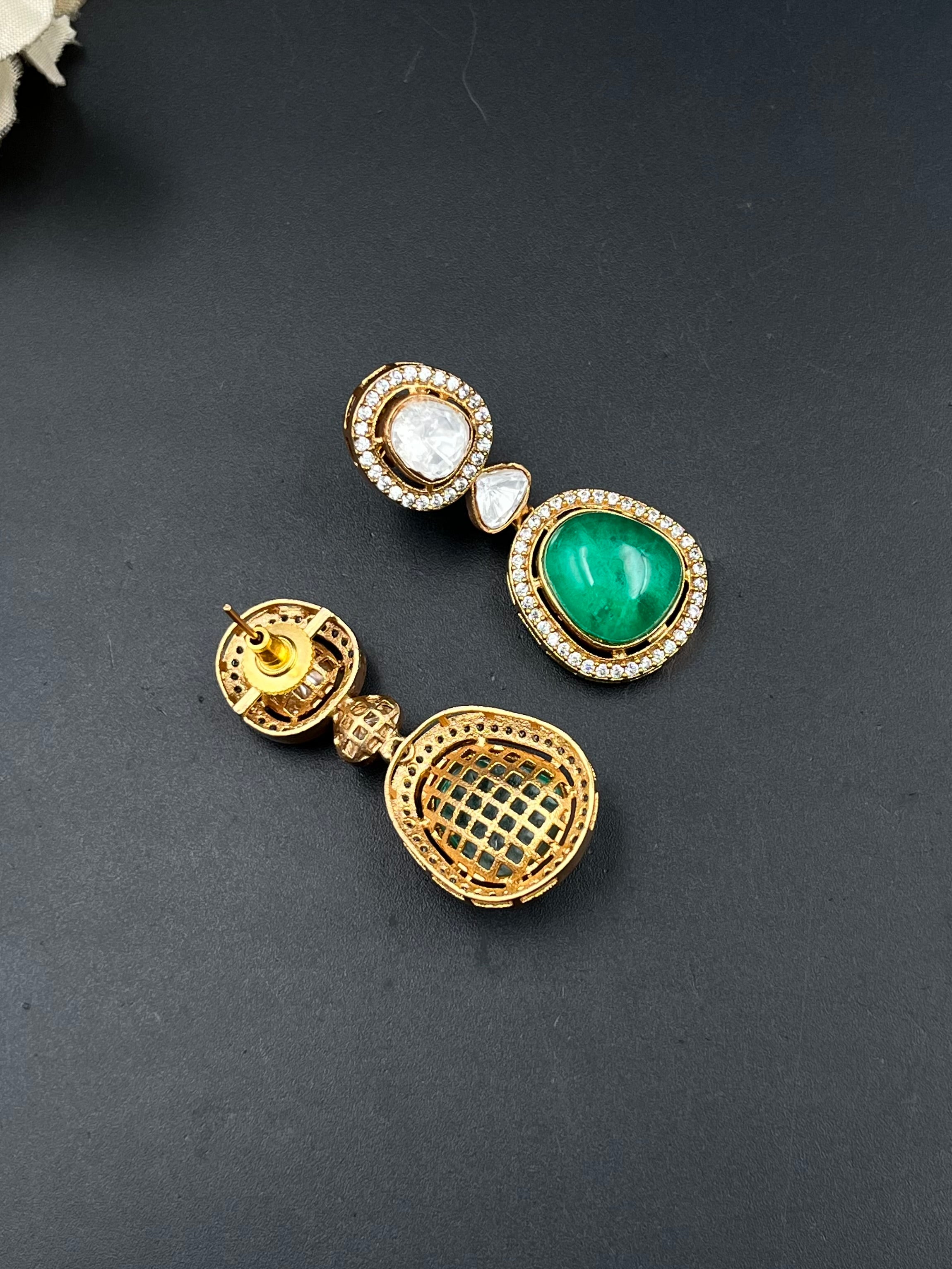 PRA EARRING