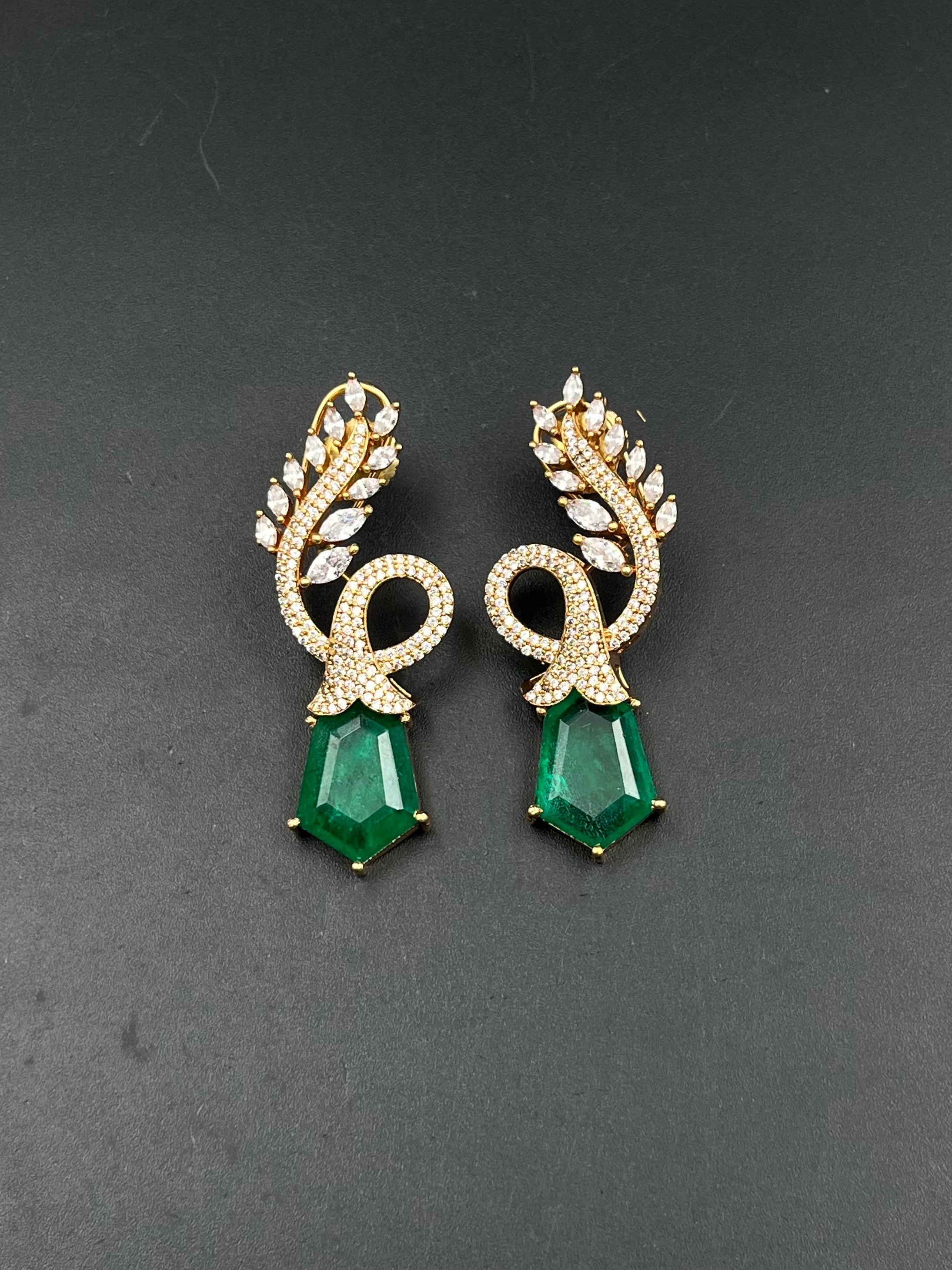 QIVYA EARRING