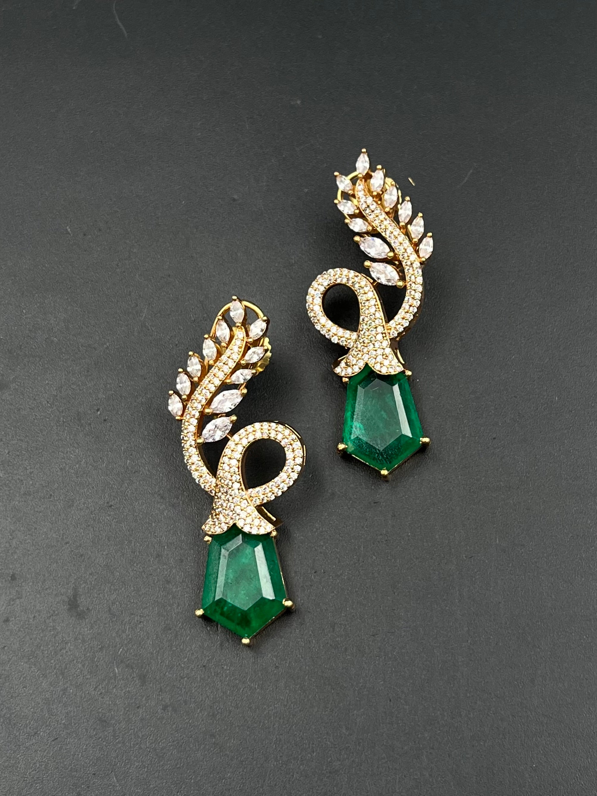QIVYA EARRING