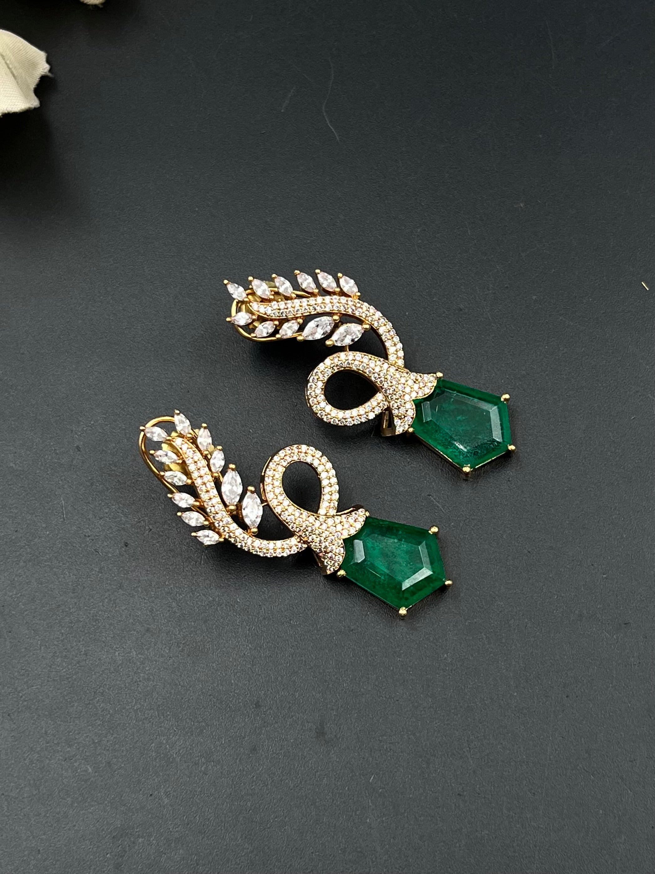 QIVYA EARRING