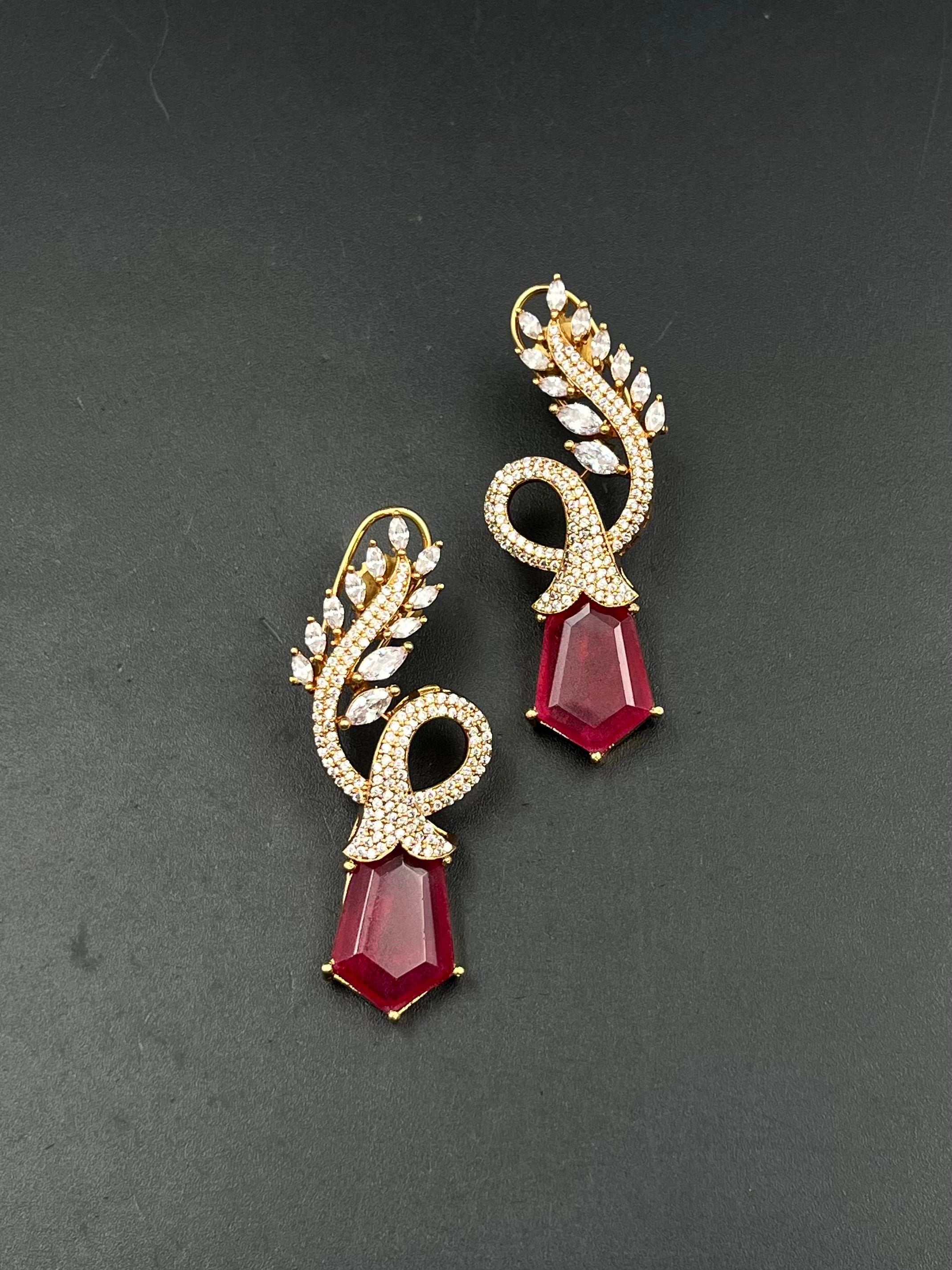 QIVYA EARRING