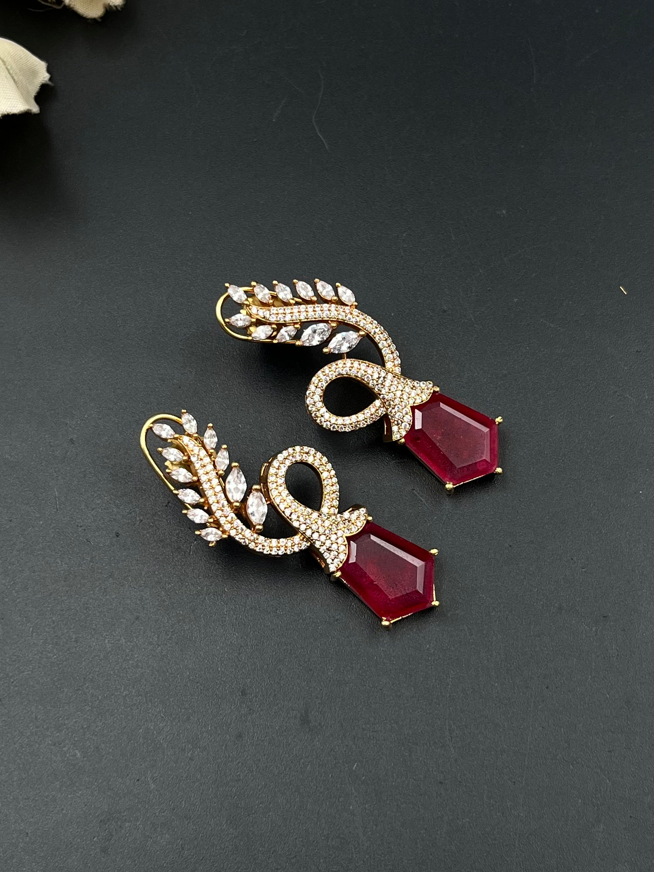 QIVYA EARRING