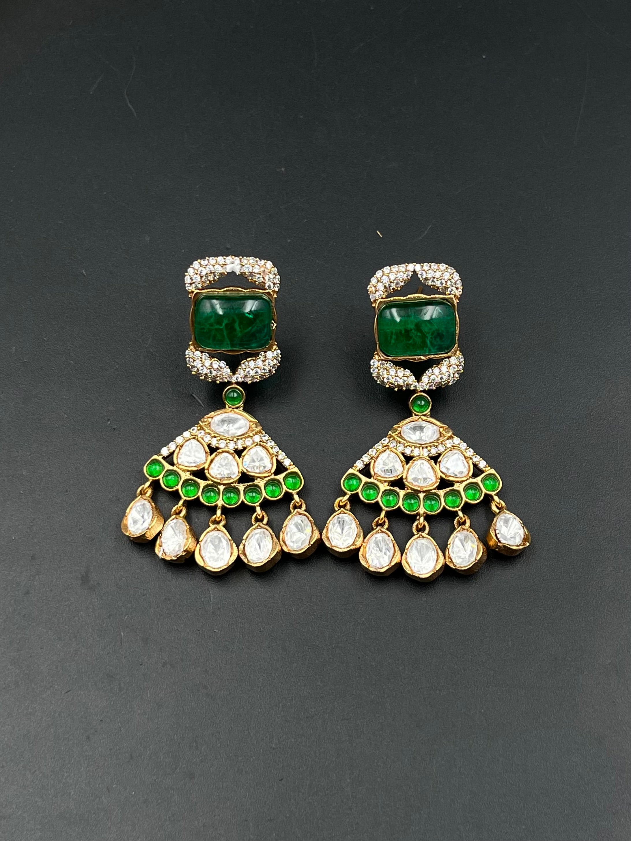 NIRA EARRING