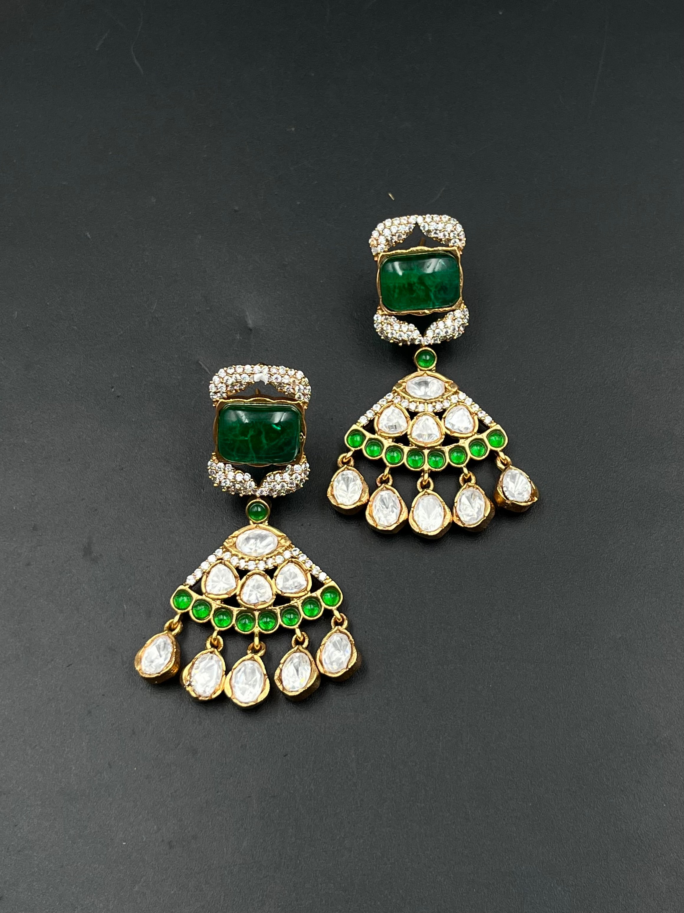 NIRA EARRING